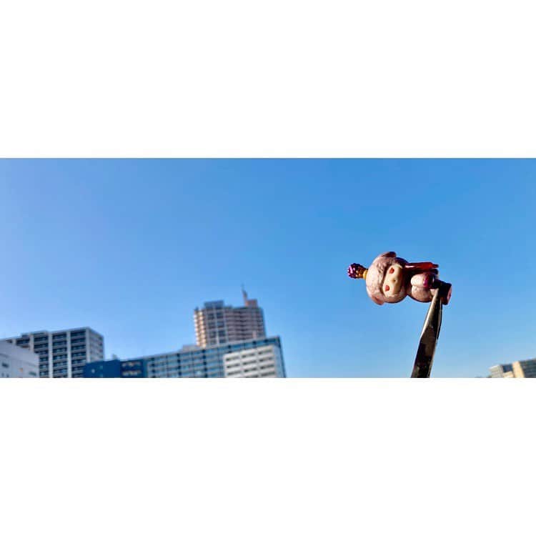 加倉井ミサイルのインスタグラム：「BOOOOON! TOKYO上空偵察中🦇😈🦇  #ワルミミ  #warumimi #今日のミミちゃん🐏 #todaysmimi🐏 #sofvi #vag22  #medicomtoy #絵本  #manga #cartoon #cartoons  #painting #illustration #art #artwork #artist #picturebooks #Childrensbook #childrenbook #stuffed #softtoy #softtoys #stuffedanimals #stuffedsheep  #sheep #happy」