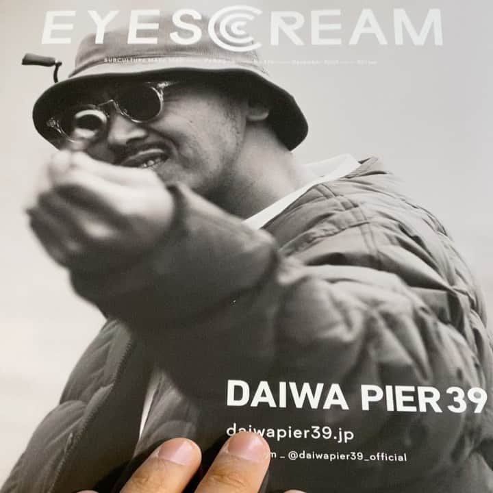 のインスタグラム：「今日発売の今月号　@eyescream_mag で裏表紙飾らせてもらって鱒🐟。テーマは釣り特集。なんか自分が雑誌にのってるのは不思議な感じですけど汗、、@daiwapier39_official さんの服は釣り用の機能がふんだんに盛り込まれたタウンユースになってて、凄く温かいし、なにより軽い。これは人気出ますね。天国の爺ちゃん、見てるかな？　  #田我流 #釣りロマン#いつの間にか趣味も仕事になってる#いつか三途の川でも釣りする予定#一族一のトラウティスト#ありがとうござい鱒」