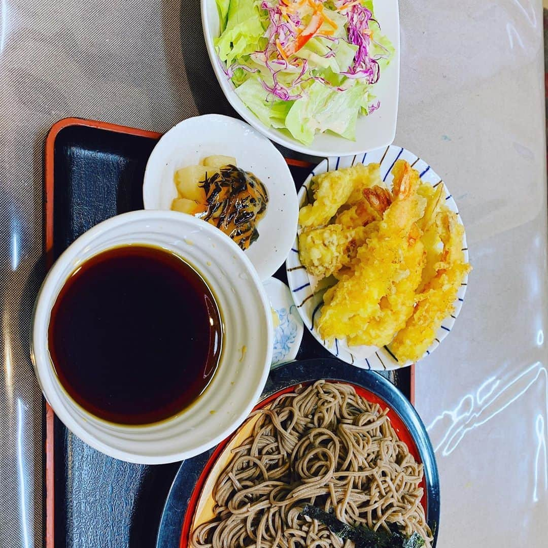 HIROさんのインスタグラム写真 - (HIROInstagram)「今日のランチ蕎麦と・・・🥳🥳 #ランチ #蕎麦 #昼ごはん #日替わりランチ #美味い」11月2日 14時53分 - hiro19770420