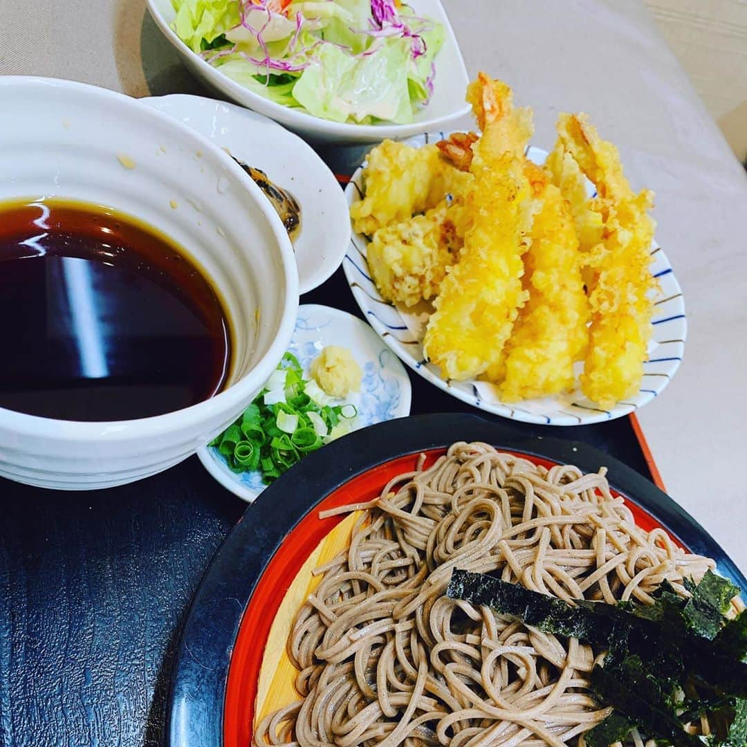 HIROさんのインスタグラム写真 - (HIROInstagram)「今日のランチ蕎麦と・・・🥳🥳 #ランチ #蕎麦 #昼ごはん #日替わりランチ #美味い」11月2日 14時53分 - hiro19770420