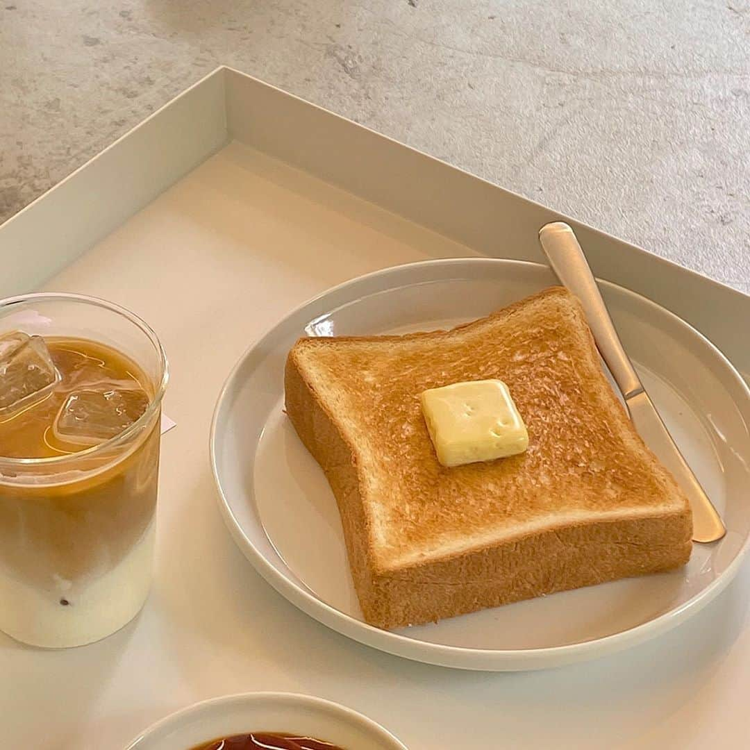 RiLiさんのインスタグラム写真 - (RiLiInstagram)「また新たな韓国っぽカフェがopen!【WESTSIDE COFFEE】🍮🐻⁣ ......⁣ 東京・蔵前に9月にオープンしたばかりのカフェ【WESTSIDE COFFEE（ウエストサイドコーヒー）】☕️🍂自家焙煎のコーヒーを飲んでちょっぴり大人な気分を楽しめちゃうカフェだよ🤭💭⁣ コーヒーのお供におすすめのプリンは固め派がだいすきな固さ🍮🥄他にもチーズケーキや焼き菓子もあるからどれにしようか迷っちゃうね🍪💕⁣ 赤レンガ🧱の外観とシンプルな店内は韓国っぽいと話題みたい🦊朝8時からオープンしているから朝活にもぴったりだよ☀️⁣ ❣❣❣❣❣⁣ サイトやSNSで掲載させていただくお写真募集中😘📸⁣ かわいいコーデやアイテム、注目スポットなどが撮れたら、ハッシュタグ→#rili_tokyo  を付けて投稿❗⁣ ．⁣ Special Thanks💋 Photo by⁣ @euyum⁣ @i__rouge⁣ @miho_jiyu⁣ @kanasanpo_1106⁣ @hiimjiyoung⁣ @euyum⁣ @____kn26⁣ @0chestnut⁣ ．⁣ #WESTSIDECOFFEE#ウエストサイドコーヒー#東京カフェ#蔵前カフェ#浅草カフェ#チーズケーキ#韓国カフェ#韓国っぽカフェ#朝活#朝カフェ #rili_tokyo #おしゃれさんと繋がりたい #お洒落さんと繋がりたい #ファッション #패션스타그램 #ootd #outfit」11月2日 15時00分 - rili.tokyo