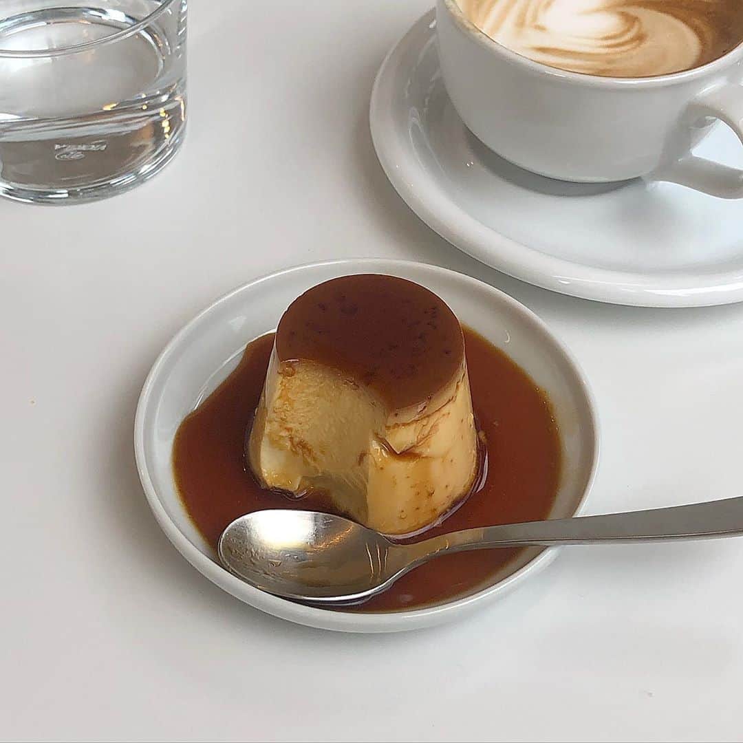 RiLiさんのインスタグラム写真 - (RiLiInstagram)「また新たな韓国っぽカフェがopen!【WESTSIDE COFFEE】🍮🐻⁣ ......⁣ 東京・蔵前に9月にオープンしたばかりのカフェ【WESTSIDE COFFEE（ウエストサイドコーヒー）】☕️🍂自家焙煎のコーヒーを飲んでちょっぴり大人な気分を楽しめちゃうカフェだよ🤭💭⁣ コーヒーのお供におすすめのプリンは固め派がだいすきな固さ🍮🥄他にもチーズケーキや焼き菓子もあるからどれにしようか迷っちゃうね🍪💕⁣ 赤レンガ🧱の外観とシンプルな店内は韓国っぽいと話題みたい🦊朝8時からオープンしているから朝活にもぴったりだよ☀️⁣ ❣❣❣❣❣⁣ サイトやSNSで掲載させていただくお写真募集中😘📸⁣ かわいいコーデやアイテム、注目スポットなどが撮れたら、ハッシュタグ→#rili_tokyo  を付けて投稿❗⁣ ．⁣ Special Thanks💋 Photo by⁣ @euyum⁣ @i__rouge⁣ @miho_jiyu⁣ @kanasanpo_1106⁣ @hiimjiyoung⁣ @euyum⁣ @____kn26⁣ @0chestnut⁣ ．⁣ #WESTSIDECOFFEE#ウエストサイドコーヒー#東京カフェ#蔵前カフェ#浅草カフェ#チーズケーキ#韓国カフェ#韓国っぽカフェ#朝活#朝カフェ #rili_tokyo #おしゃれさんと繋がりたい #お洒落さんと繋がりたい #ファッション #패션스타그램 #ootd #outfit」11月2日 15時00分 - rili.tokyo