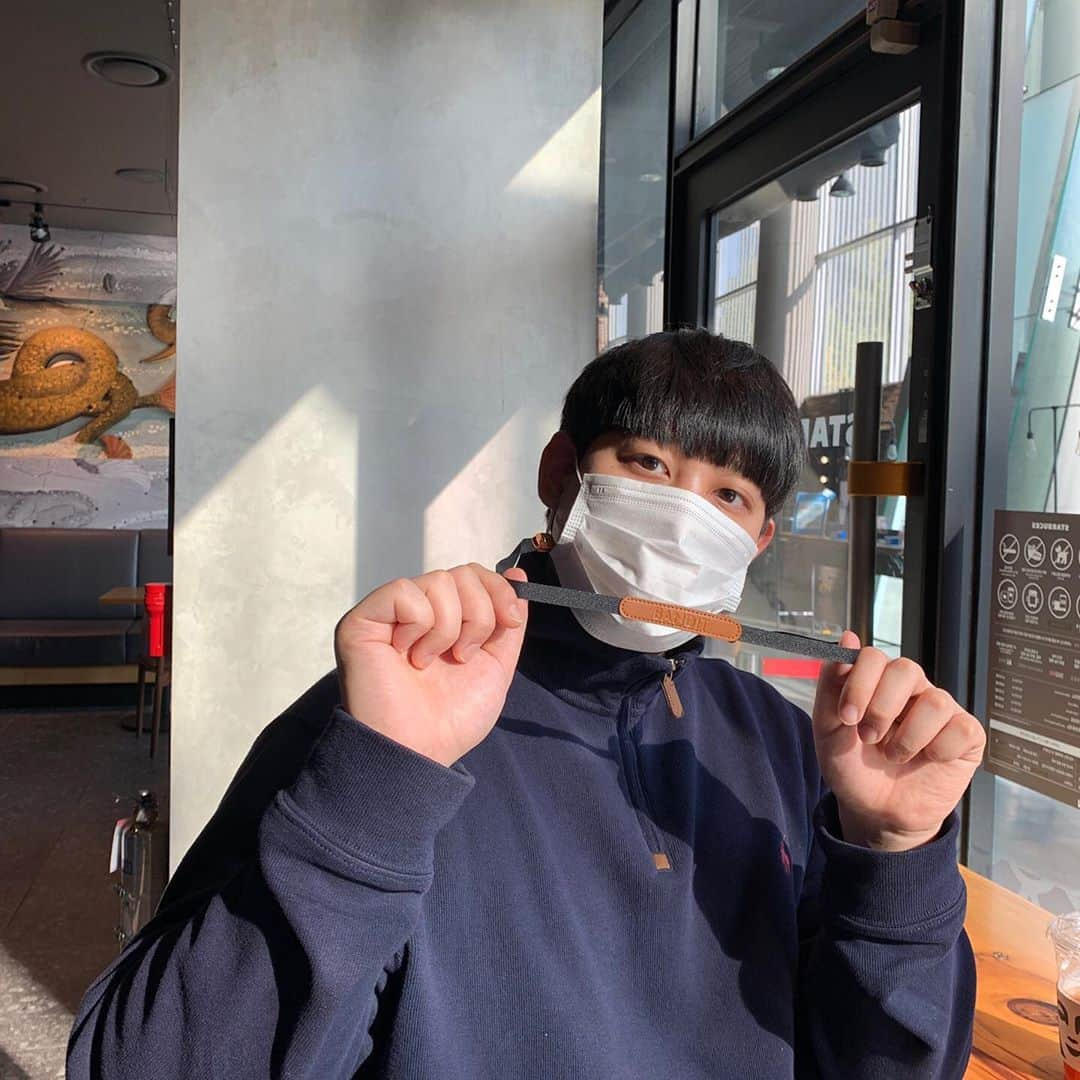 チャンジェ さんのインスタグラム写真 - (チャンジェ Instagram)「요샌 마스크 스트랩도 멋지게 나오네 @bandit_korea / @bandit.living.official - #bandit #strap #마스크스트랩 #아무옷에나잘어울림 #우리사촌누나가파는거ㅎㅎ」11月2日 15時01分 - chang_jae_lee