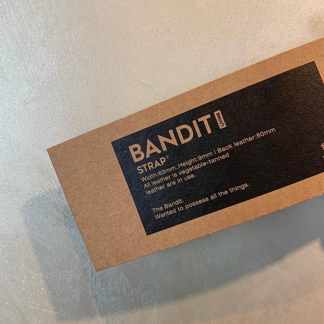 チャンジェ さんのインスタグラム写真 - (チャンジェ Instagram)「요샌 마스크 스트랩도 멋지게 나오네 @bandit_korea / @bandit.living.official - #bandit #strap #마스크스트랩 #아무옷에나잘어울림 #우리사촌누나가파는거ㅎㅎ」11月2日 15時01分 - chang_jae_lee