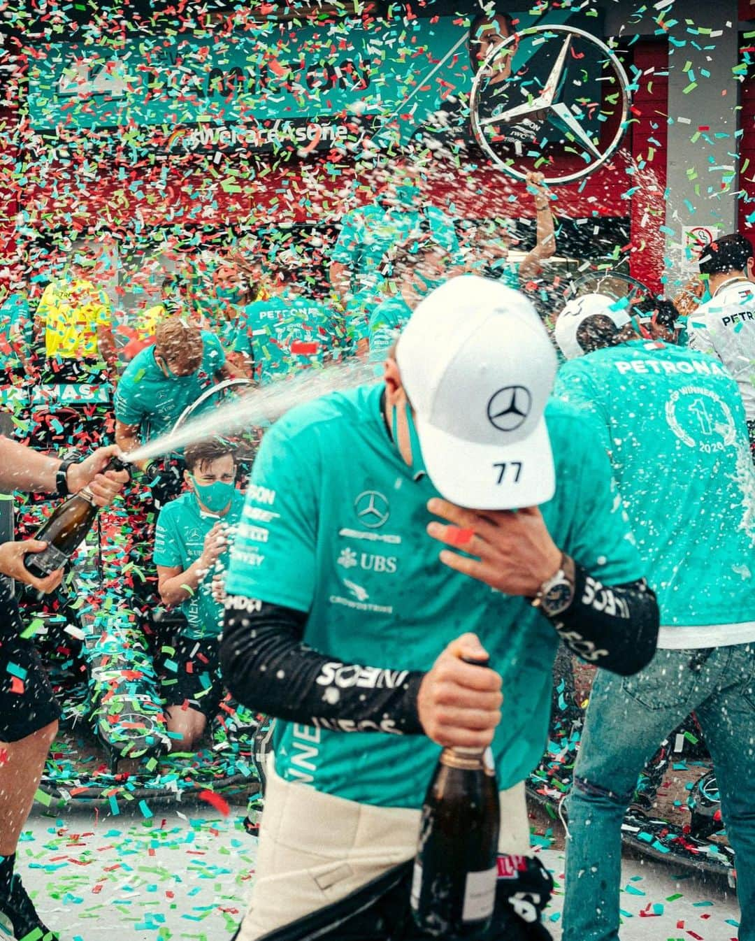 IWCさんのインスタグラム写真 - (IWCInstagram)「Seven @F1 World Titles 🏆 @mercedesamgf1 - One Team. One Family. ❤️ #HIS7ORY #IWCRacing #IWCFamily  A massive congratulations 🍾 2020 FIA Formula One™ World Championship for Constructors」11月2日 6時07分 - iwcwatches