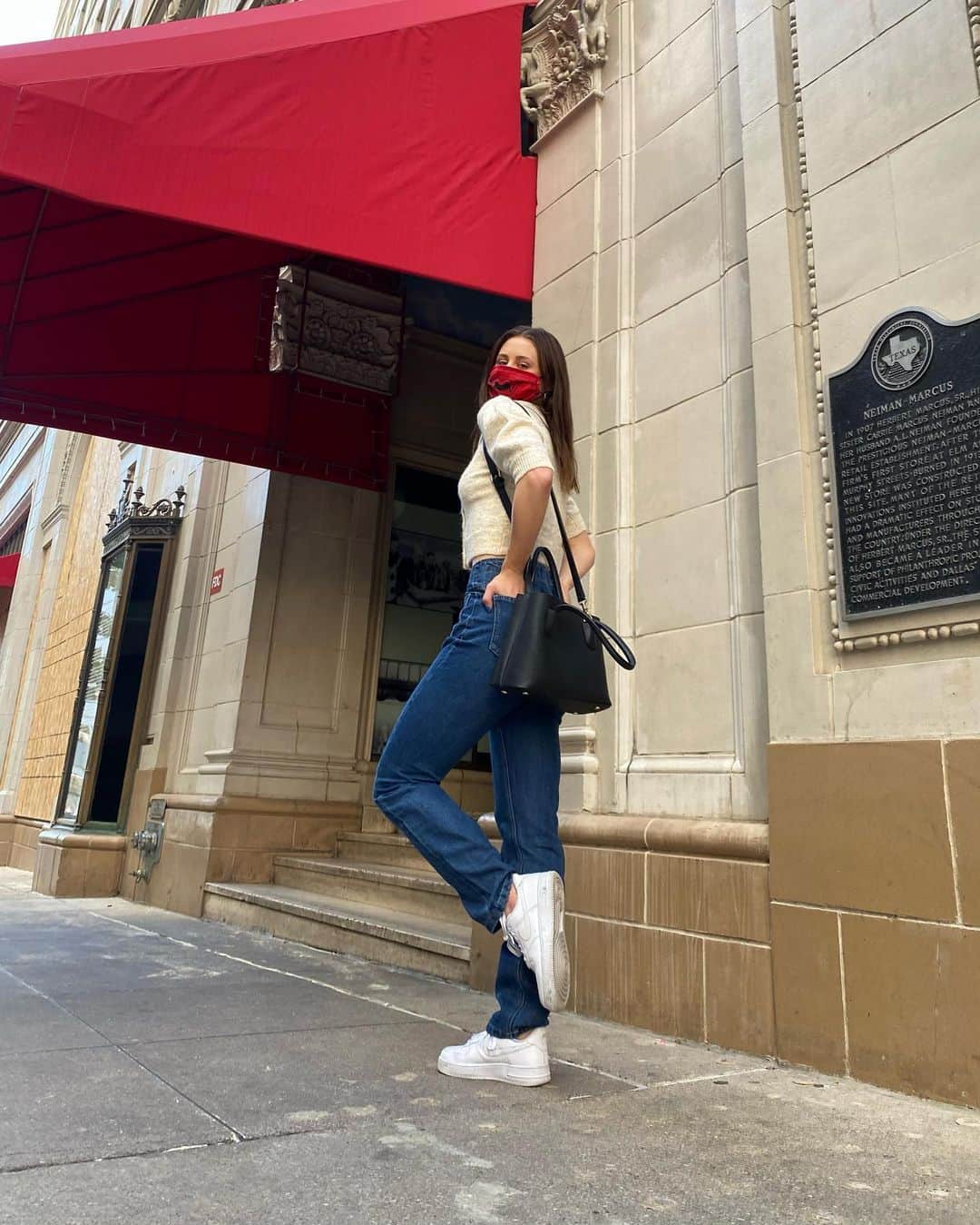 アシュリー・ケインのインスタグラム：「downtown dallas making me feel like I’m in NYC🌃」