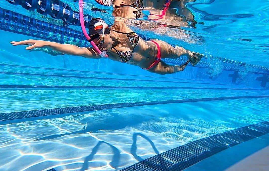Julieのインスタグラム：「☀️day swim session💙 . . . #arenawaterinstinct #swimmer #summerjulep #swimming #swim #swimlife #swimdrills #swimmersofinstagram #instaswim #instaswimming #mastersswimming #instaswimmer #usaswimming #swimtraining #swimpractice #myswimpro #swimsmarter」