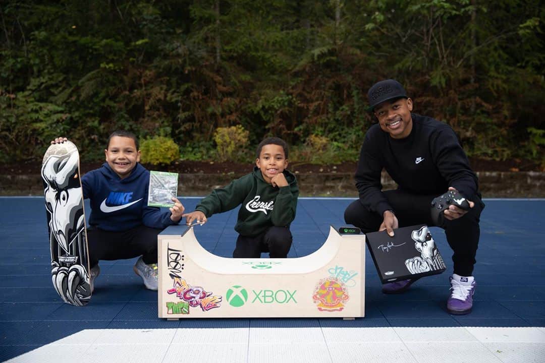 アイザイア・トーマスのインスタグラム：「This is so dope @tonyhawk ! Appreciate you & @xbox for hooking me & my boys up ! @tonyhawkthegame #xboxpartner」