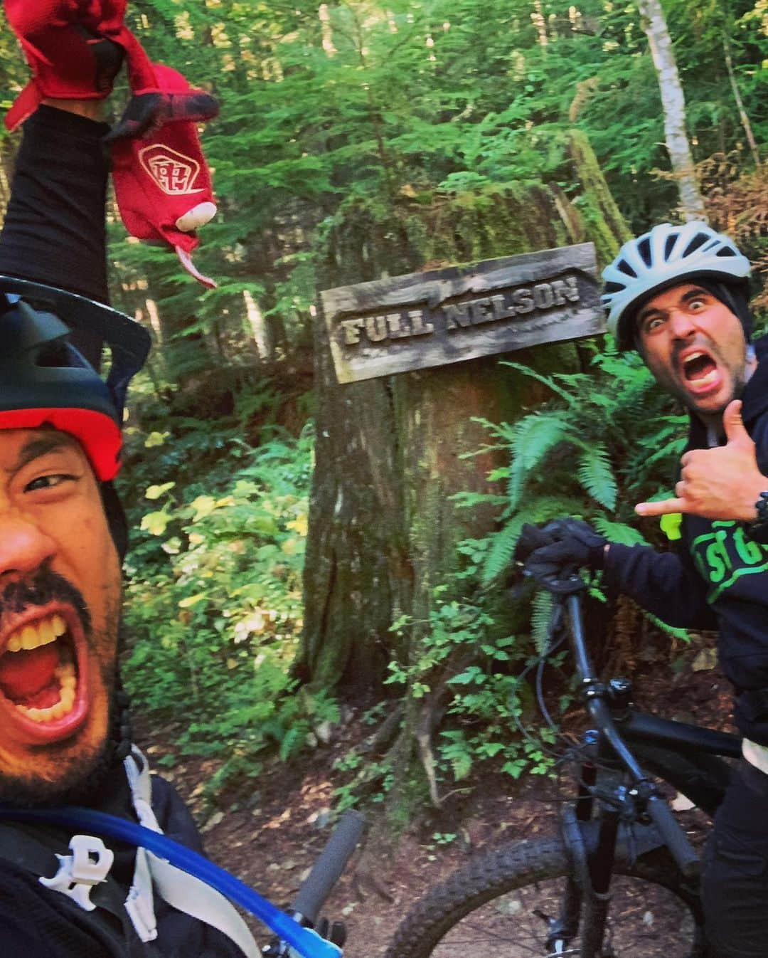 イグナシオ・セルキオさんのインスタグラム写真 - (イグナシオ・セルキオInstagram)「Mountain biking adventure with this fool @seatoskystunts  . . . 🏔 🚲 . . . #mountainbike #adventure #squamish #bc #canada」11月2日 6時56分 - nachoserricchio