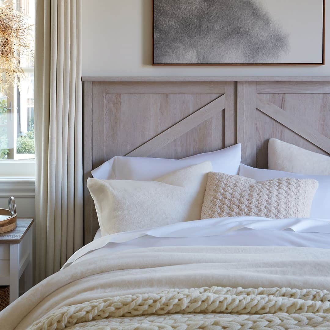 Wal-Mart Stores, Incのインスタグラム：「Crisp whites and earth tone linens keep your space cool, calm, and collected, no matter the season. We call it the year-round retreat look. #WalmartHome」