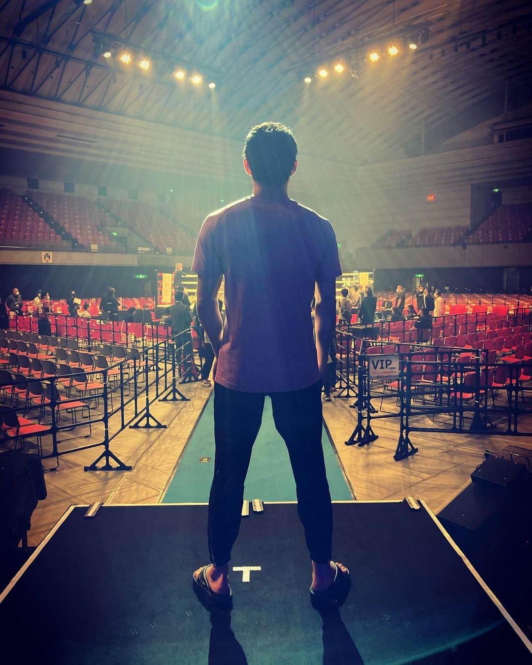 江幡塁のインスタグラム：「応援本当にありがとうございました。 勝つことができませんでしたが、 新しいリング、新しい挑戦からとても多くのモノを得ることができました。  最高の景色を見るために。 全てを糧に成長し続けます。  対戦して下さった鈴木選手、最高の舞台を用意して下さった　@rise_2003official  本当にありがとうございました。  #championtwins #kickboxing #rise #大阪」