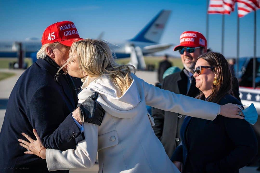 のインスタグラム：「Campaigning with our President, my father @realdonaldtrump, in Dubuque, Iowa!」