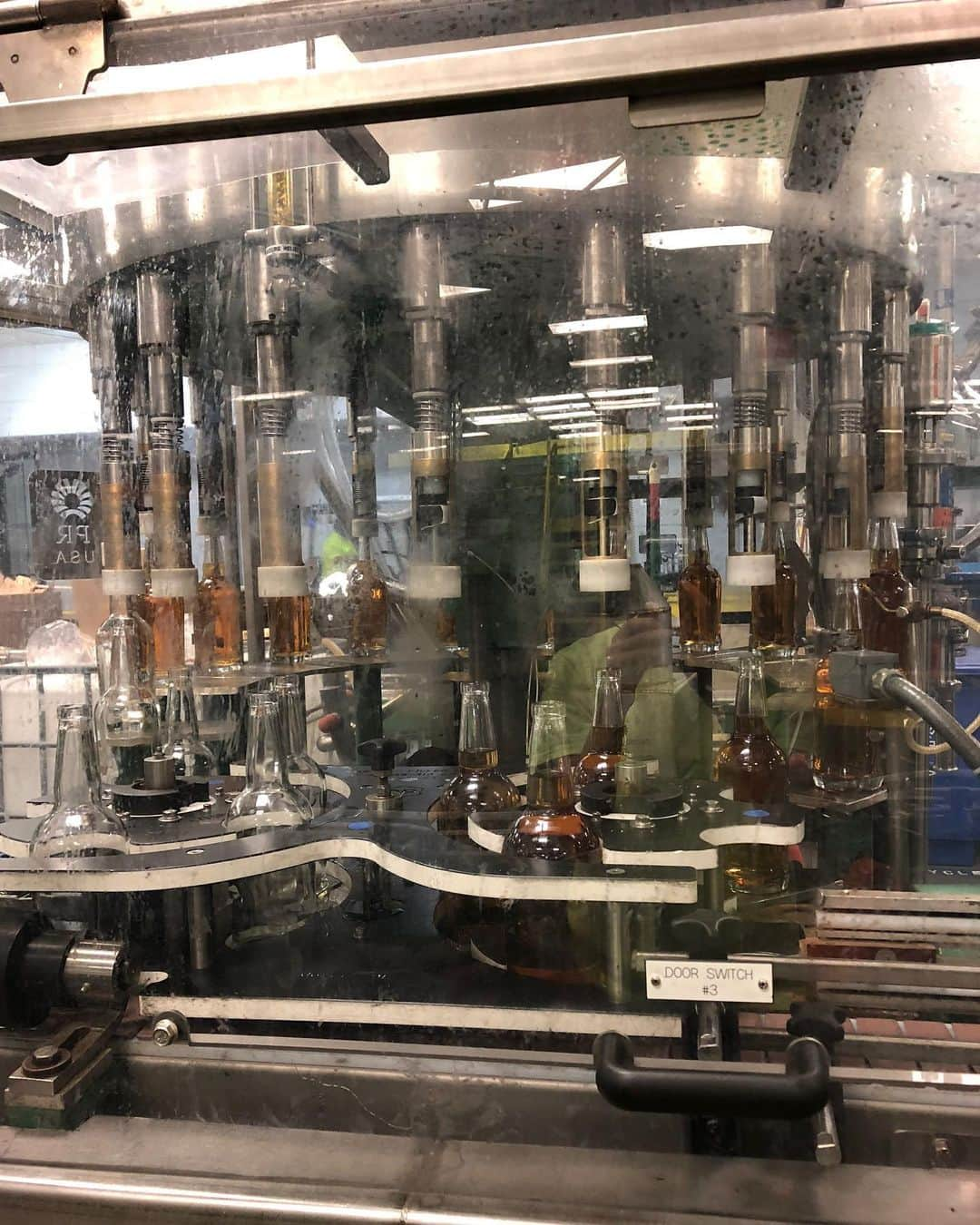 イアン・サマーホルダーさんのインスタグラム写真 - (イアン・サマーホルダーInstagram)「NO FILTER- RIGHT OFF THE BOTTLING FACILITY FLOOR!! AHHHHH! I’M SO EXCITED TO SEE THESE BOTTLES ON THE BOTTLING LINE! WOOHOO! BOOM- WE’RE ON OUR WAY TO GETTING YOU BOURBON SOON! CHECK THIS OUT! A SPECIAL EMAIL IS COMING TO YOUR INBOX (In the next day) TO YOU ALL THAT HAVE SIGNED UP. IF YOU HAVEN’T SIGNED UP GO TO:  Brothersbondbourbon.com & Follow @brothersbondbourbon for more content and links 🙌🥃🔥 *Must be legal drinking age*」11月2日 7時26分 - iansomerhalder