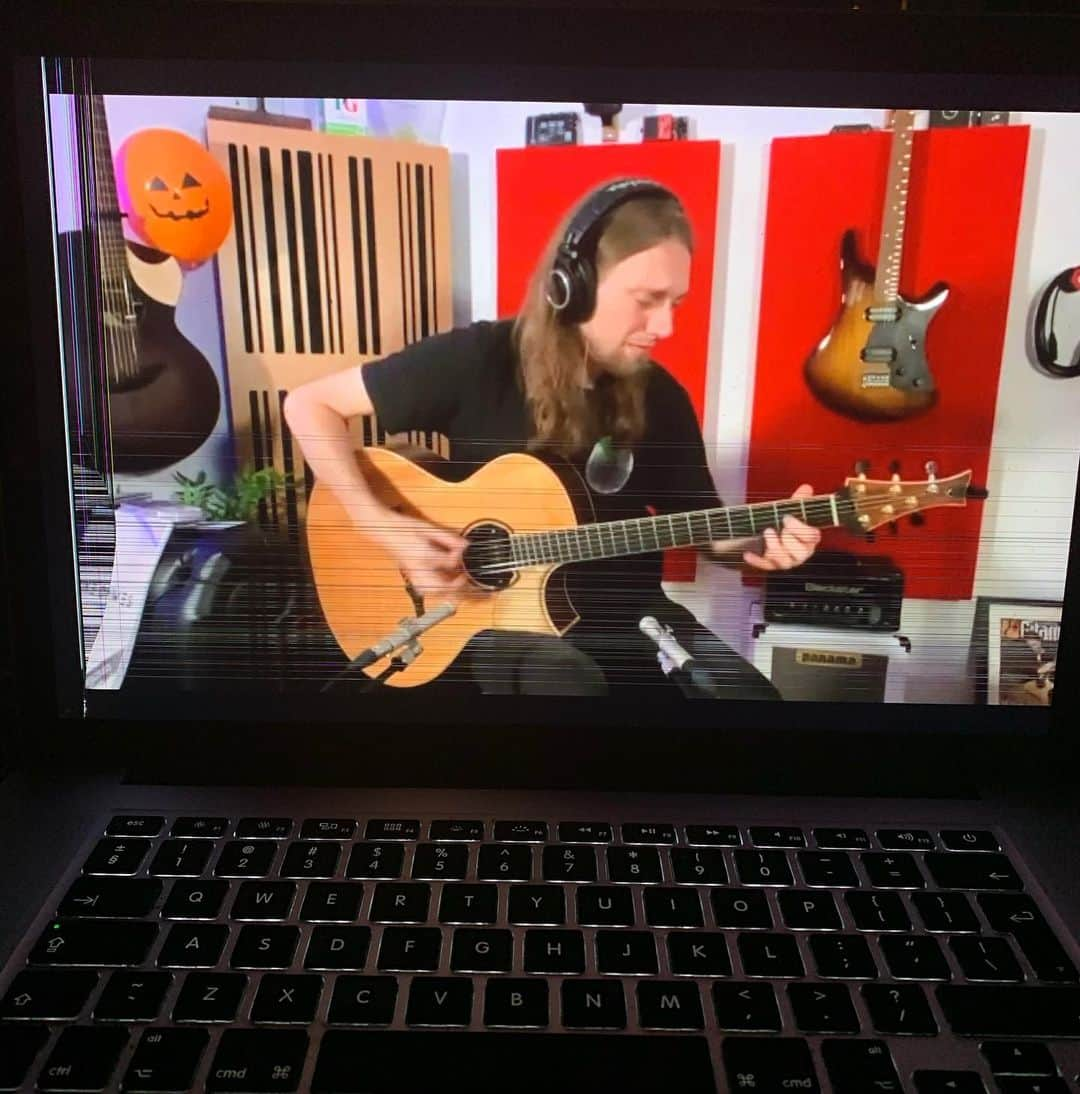 フィンクのインスタグラム：「Worlds greatest Guitarist @mike_dawes wears Hard Believer Tee Shirt during online gig shocker ! ;) - honored Mike - great gig tonight - I gotta get me one of those applause buttons ! For the un-initiated -check out his EVH tribute on YouTube ... it’s awesome ... #spiderfingers #fretwizard #lordoftap」