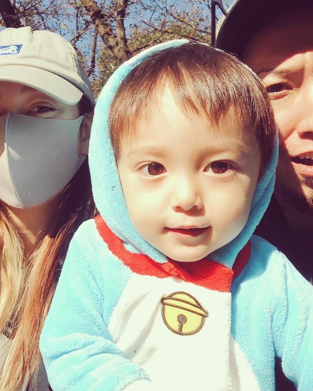 ダーブロウ有紗さんのインスタグラム写真 - (ダーブロウ有紗Instagram)「🍂🎃🦇🐕👨‍👩‍👦🕸 先日のハロウィン。 今年はなんとなくドラえもん。 去年は…そういえば何もしてなかったなぁ💭」11月2日 7時39分 - alisadurbrow