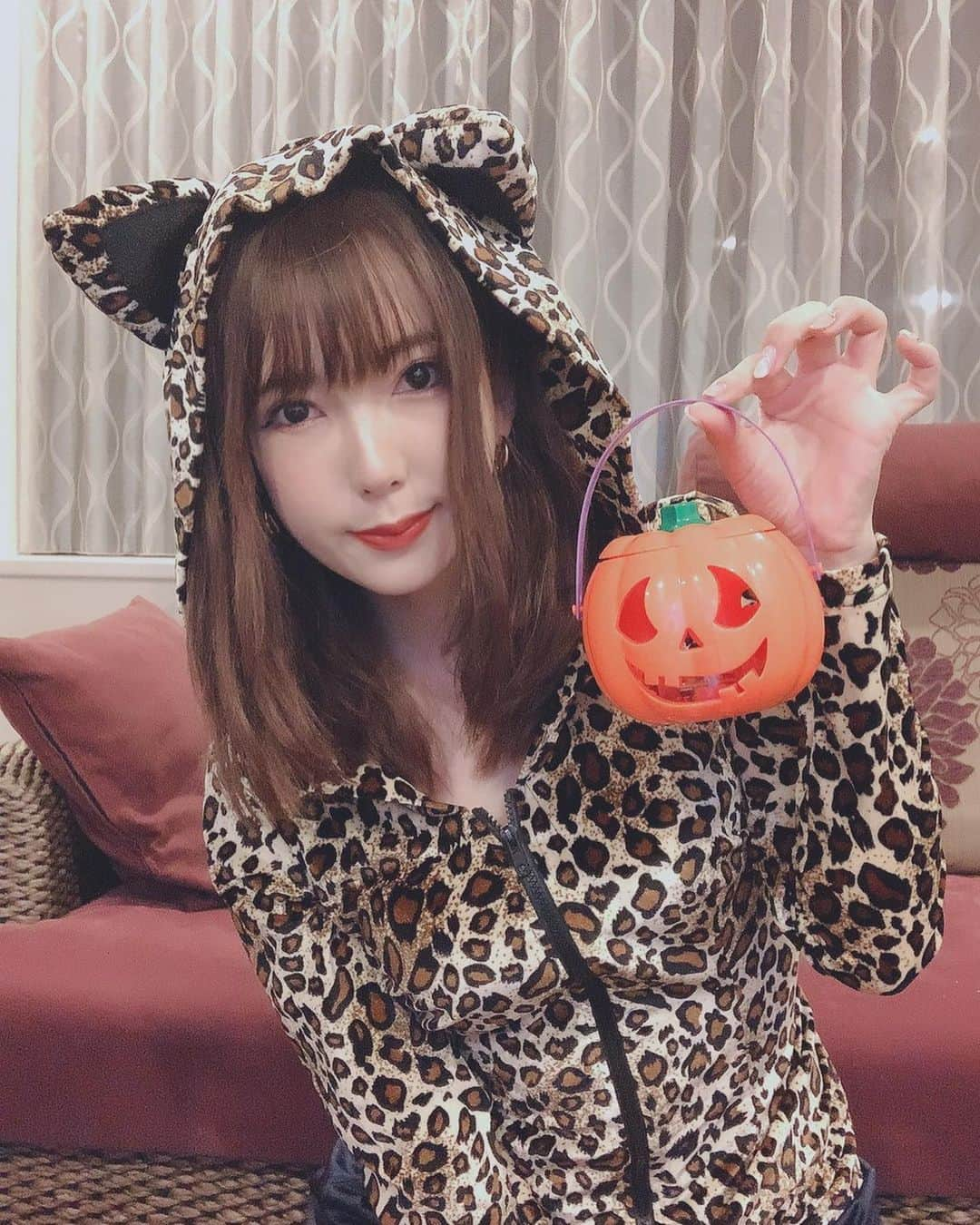 波多野結衣さんのインスタグラム写真 - (波多野結衣Instagram)「はっぴーはろうぃん🎃 . . #はろうぃんコスプレ #ハロウィン #豹 #波多野結衣 #はたちゃん」11月2日 8時08分 - hatachan524