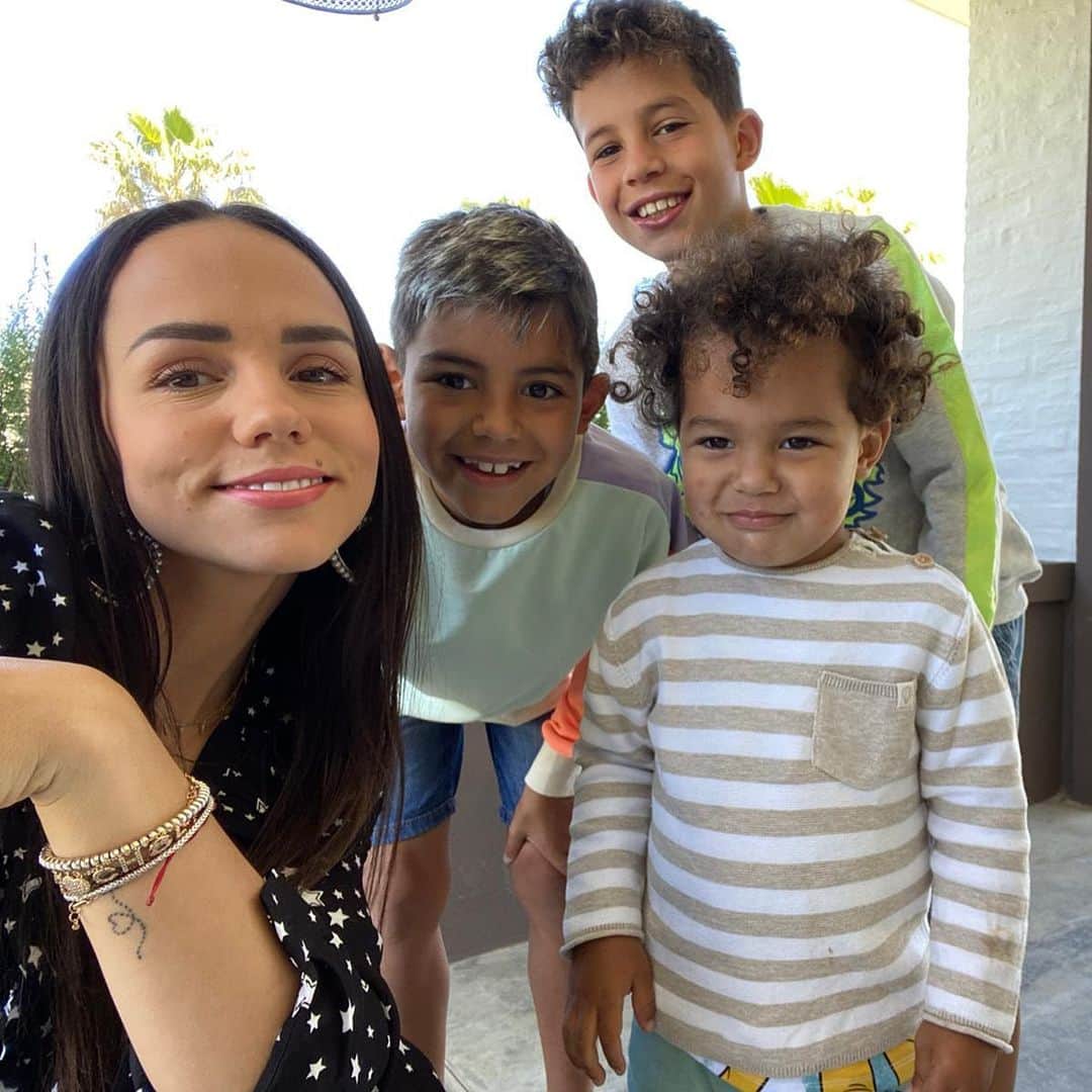 ワルテル・ガルガノのインスタグラム：「Mi todo son ustedes MMTL ♥️♥️♥️♥️ mulejem ta laski moje ♥️♥️♥️♥️」