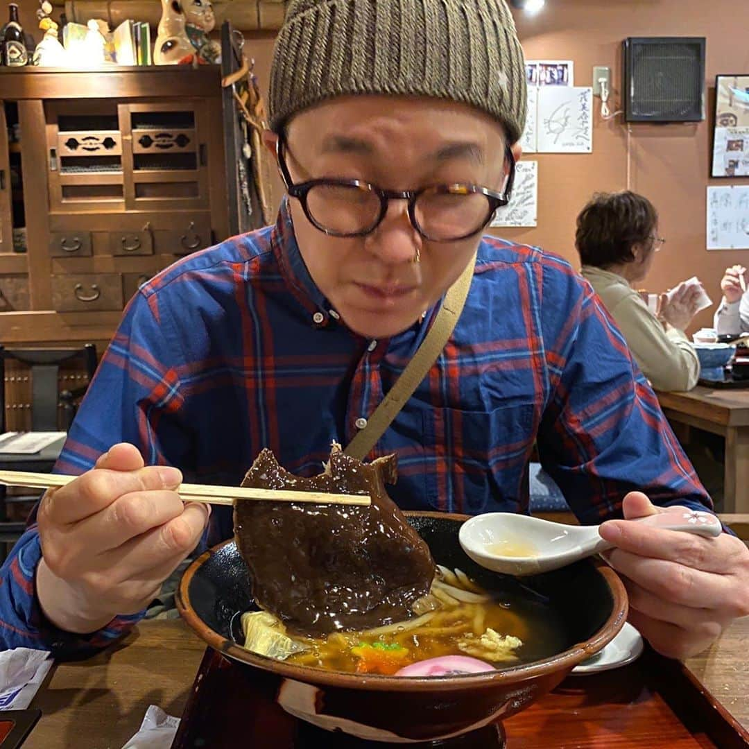 イツカノオトさんのインスタグラム写真 - (イツカノオトInstagram)「今日はKAB.名物「怒りながら食う」を載せておきます。 @kab_kairakudo @hds164 #イツカノオト　#KAB. #コバヤシヒロシ　#ツインボーカル　#ボーカル　#シンガー　#シンガーソングライター　#ギター　#ピアノ　#幸せ　#シェアワセ　#のっぺいうどん　#happy #smile #love #loveu #sherethelove #twinvocal #vocal #singer #singersongwriter #guitar #piano #music #lifeismuaic #笑顔で逢えるのを楽しみに」11月2日 8時54分 - itsukanooto