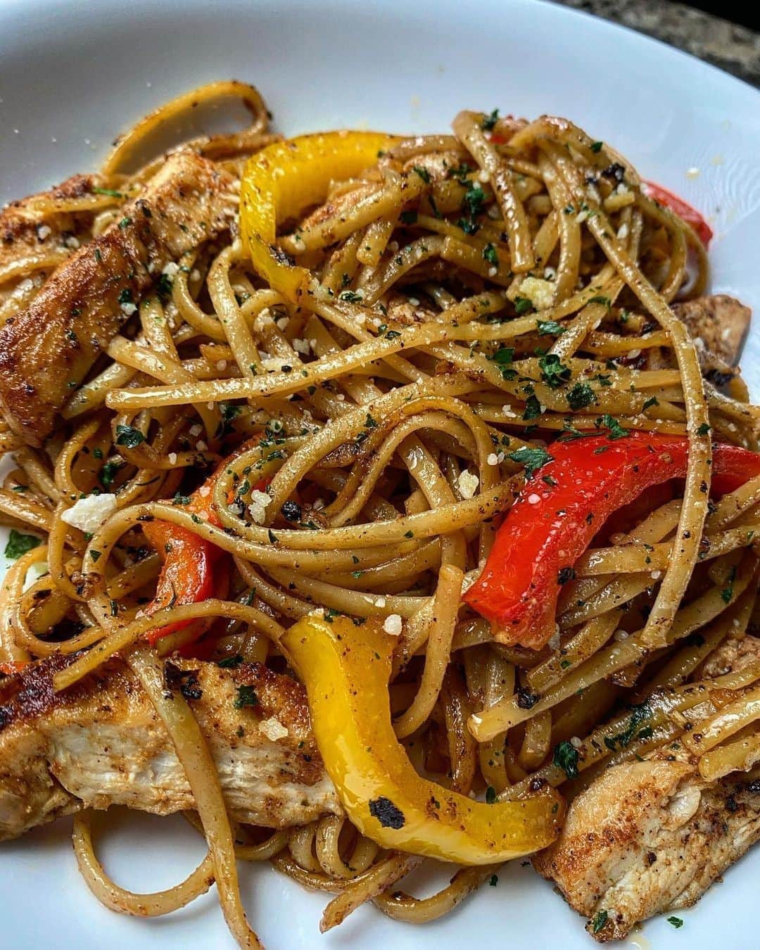 Flavorgod Seasoningsさんのインスタグラム写真 - (Flavorgod SeasoningsInstagram)「Just a lil some some’n I threw together today. Sliced bell peppers, diced fresh garlic, linguine, chicken breast. Great combination 👌🏽 by customer @platesbykandt⁠ -⁠ KETO friendly flavors available here ⬇️⁠ Click link in the bio -> @flavorgod⁠ www.flavorgod.com⁠ -⁠ Key ingredients 👇🏽⁠ @flavorgod everything & ranch⁠ @creamette_pasta linguine⁠ @krogerco fresh produce⁠ @perduechicken⁠ Soy sauce, butter, olive oil, a few shakes of worchester⁠ -⁠ DM @platesbykandt for the full recipe ⁠ -⁠ Flavor God Seasonings are:⁠ ✅ZERO CALORIES PER SERVING⁠ ✅MADE FRESH⁠ ✅MADE LOCALLY IN US⁠ ✅FREE GIFTS AT CHECKOUT⁠ ✅GLUTEN FREE⁠ ✅#PALEO & #KETO FRIENDLY⁠ -⁠ #food #foodie #flavorgod #seasonings #glutenfree #mealprep #seasonings #breakfast #lunch #dinner #yummy #delicious #foodporn ⁠」11月2日 9時01分 - flavorgod