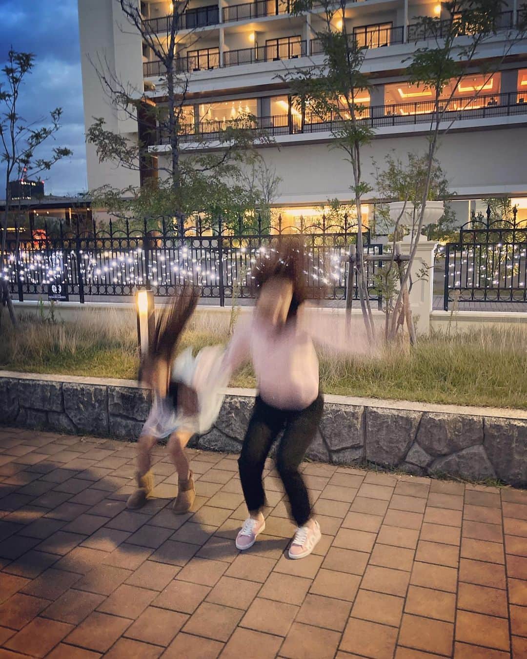 森本さやかさんのインスタグラム写真 - (森本さやかInstagram)「じゃーーーーーんぷ！ #着地 🤣 #jumping  #withdaughter  #せーの  #ジャンプ」11月2日 9時06分 - sayakamorimoto1011
