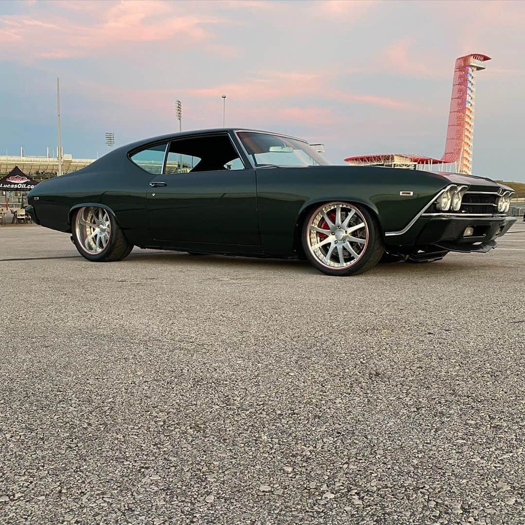 Classics Dailyさんのインスタグラム写真 - (Classics DailyInstagram)「Spotted Anthony Acosta’s award winning  ‘69 LS7 Chevelle at the #hiperformanceexpo in Austin, Tx - This green beast is 🔥 _ 📸 @ken  _ #classiccar #musclecar #hotrod #ls7 #restomod #classicsdaily #streetrod #protouring #streetcar #customcar #chevy #chevelle #chevychevellle #protouring #cotaofficial #cota」11月2日 9時10分 - classicsdaily