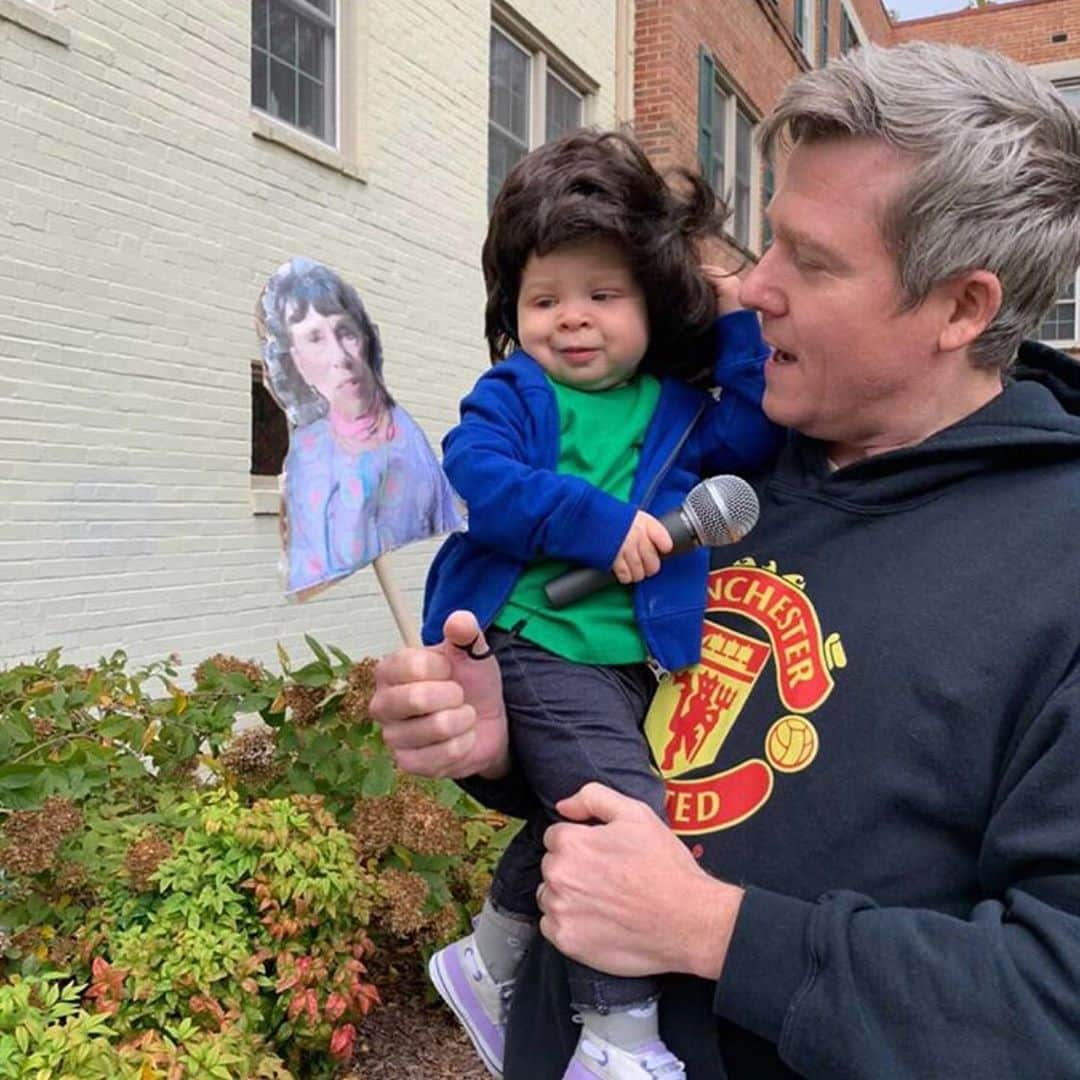 ビリー・エイチュナーさんのインスタグラム写真 - (ビリー・エイチュナーInstagram)「This made my day! This couple dressed up their baby as Billy on the Street (with ELENA!) on Halloween. Elena wants you to know she’ll be heartbroken if you don’t vote for Biden. DON’T DISAPPOINT ELENA!!! Go to Iwillvote.com and make your plan to vote! #bidenharris2020」11月2日 9時16分 - billyeichner