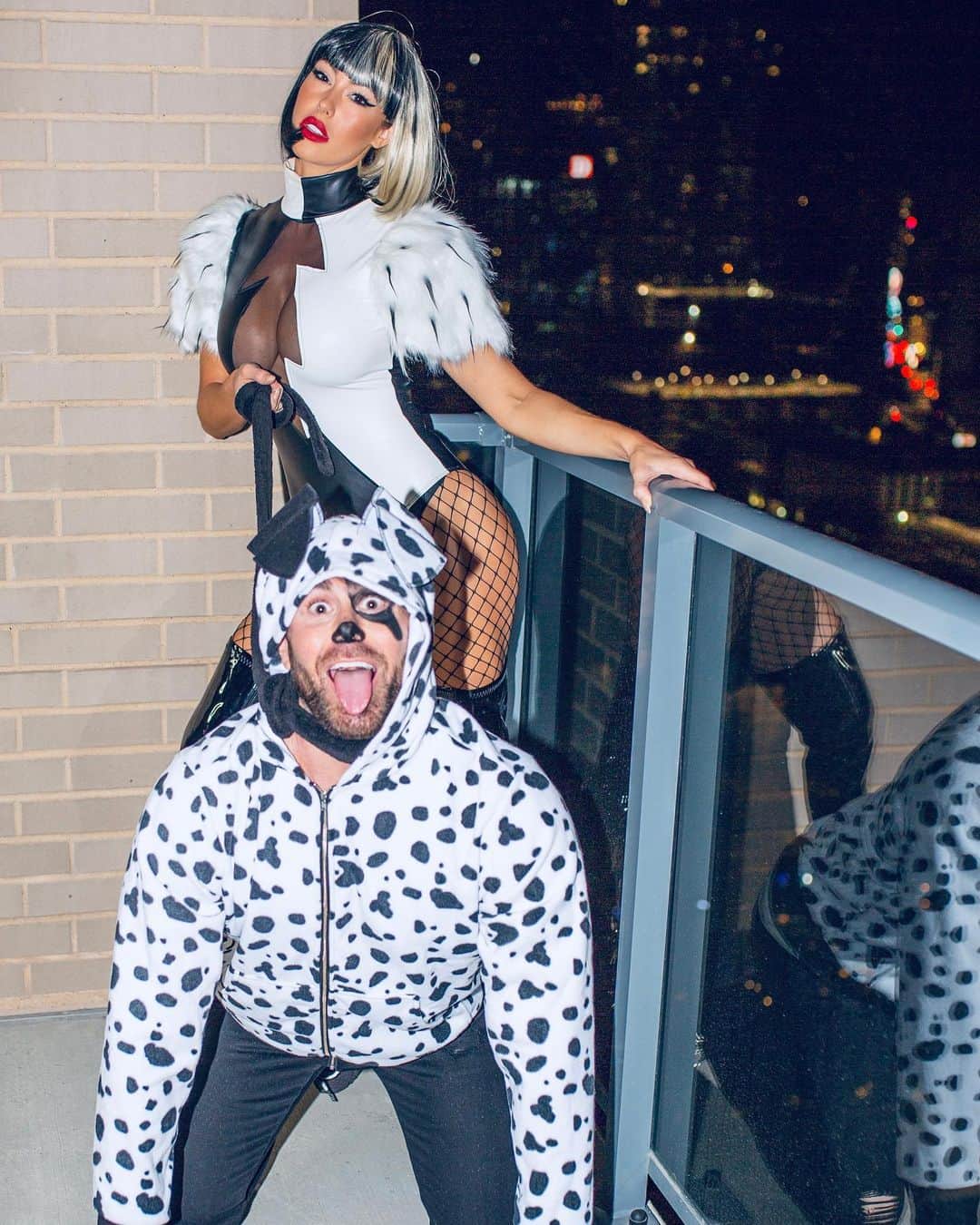 ホープ・ビールのインスタグラム：「Bad Dog 🦴 . #halloween2020 #cruelladevil #lucky」