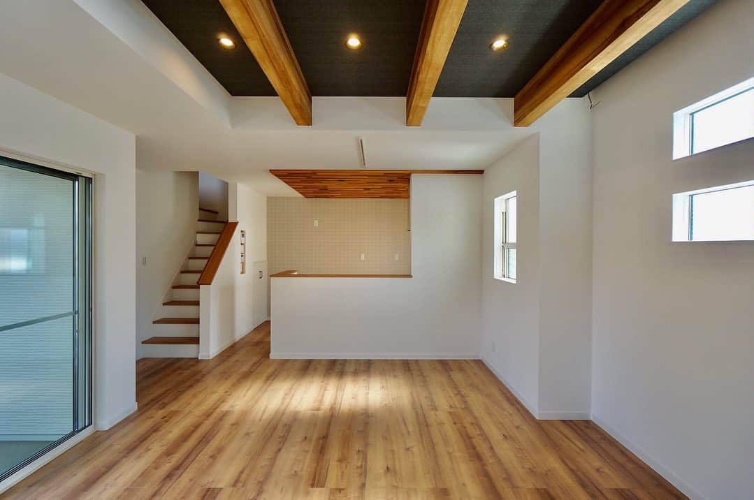 根木建設工業株式会社のインスタグラム：「🏡 勧修寺東栗栖野町コンセプトハウス内観【御成約済み】 . 御成約頂きました。 ありがとうございます😊  #根木建設工業 #根木建設工業の家 #山科 #山科区 #分譲住宅 #建売住宅 #注文住宅 #コンセプトハウス #モデルハウス #オープンハウス #分譲地 #12区画 #ラスト1区画」