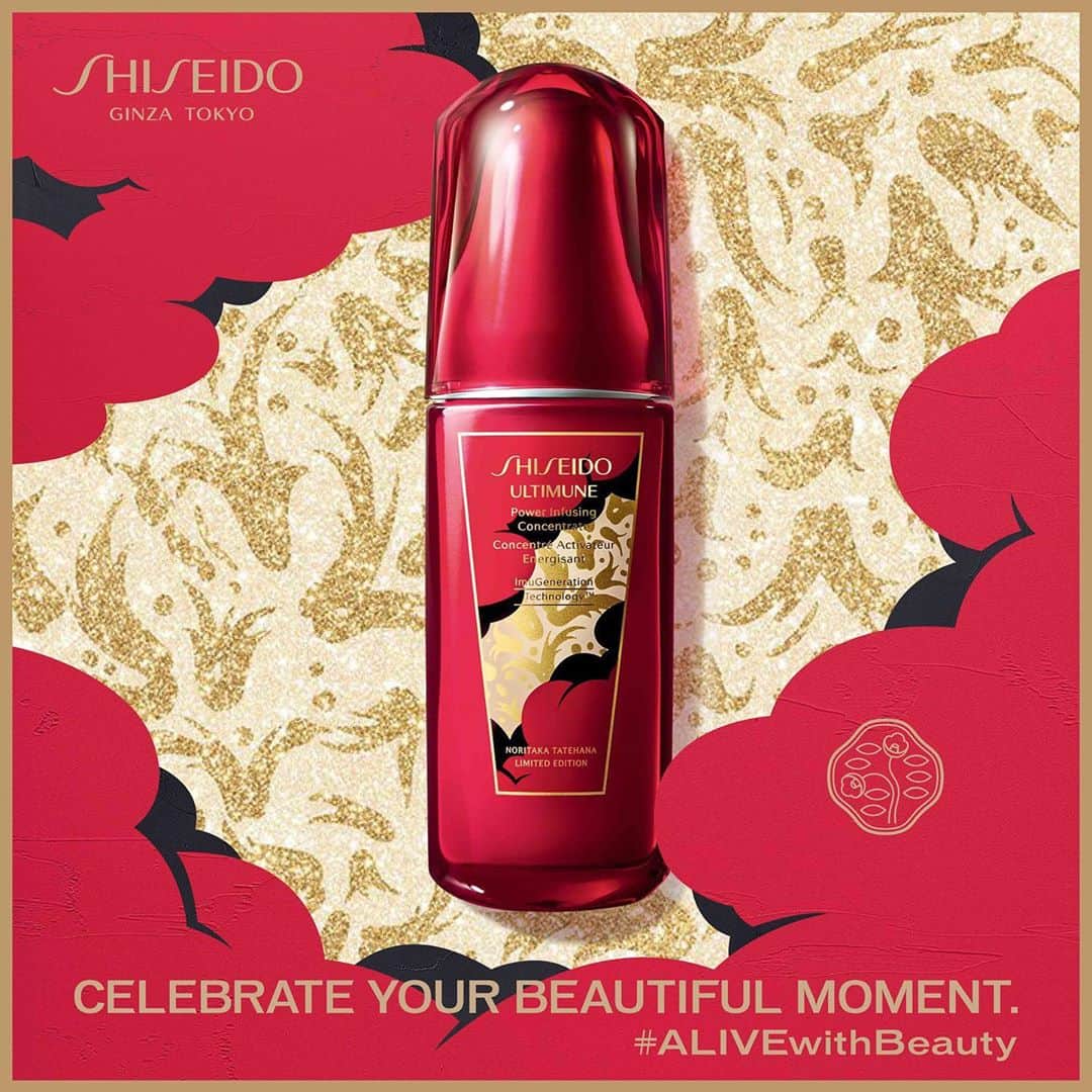 ノリタカタテハナのインスタグラム：「💄舘鼻則孝×SHISEIDO💄﻿ ﻿ “CELEBRATE YOUR BEAUTIFUL MOMENT” をテーマに、SHISEIDO（@shiseido_japan）2020年に世界展開されるホリデーコレクションをコラボレーションアーティストとして、クリエイティブディレクションを舘鼻則孝が担当しました。﻿ ﻿ 舘鼻作品に描かれるアイコンでもある「雲」をモチーフにホリデーらしく華やかでアーティスティックなパッケージデザインになっています。﻿ ﻿ スキンケアのアルティミューンからメイキャップアイテムまで幅広く展開しています。﻿ ﻿ 店舗では、ショッパーなどもホリデーエディションとなっていますので、クリスマスギフトにもおすすめです。﻿ ﻿ ホリデースペシャルサイト﻿ https://brand.shiseido.co.jp/20aw-holiday.html﻿ ﻿ #NoritakaTatehana﻿ #SHISEIDO﻿ #ShiseidoHoliday﻿ #ALIVEwithBeauty﻿ ﻿ @shiseido﻿ @shiseido_japan﻿ ﻿ -﻿ ﻿ Press Release﻿ ﻿ アーティスト舘鼻則孝氏とコラボレートした「SHISEIDO」ホリデーコレクション数量限定発売﻿ ﻿ 唐草と雲間を繊細なタッチでモダンに表現したオリジナルデザインの美容液など４品﻿ ﻿ 資生堂は、世界88の国と地域で展開している「SHISEIDO」より、2020年AWのホリデーコレクション【全4品目6品種】を、2020年11月1日(日）から、世界各国で順次数量限定発売します。国内では全国のデパートを中心とした約380店と、SHISEIDOオフィシャルサイト、資生堂の総合美容サイト「ワタシプラス」で発売します（発売元：株式会社資生堂インターナショナル）。」