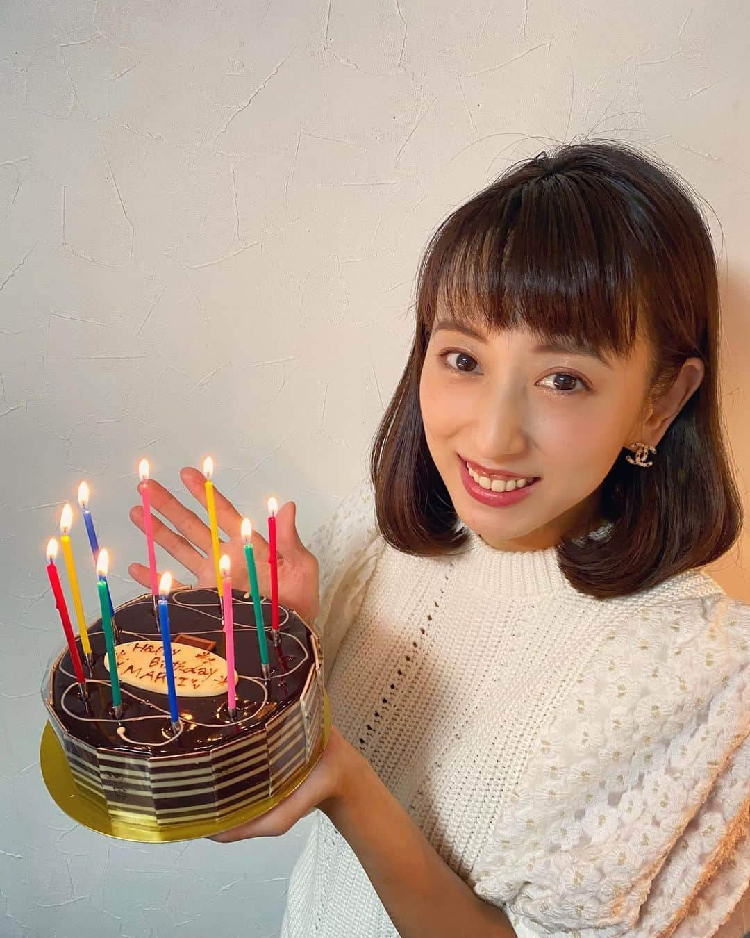 中西麻里衣さんのインスタグラム写真 - (中西麻里衣Instagram)「昨日。また１つ歳を重ねました🎂 日曜日だったので、みんなで買い出しへ出掛けて🏠でお祝いしてもらいました🥂✨ ご飯は全て👨🏻の手作り♡ 幸せな時間を過ごせました☺️ #お誕生日#111#お家でお祝い#パパ飯#ご馳走様#ありがたや#しみじみ#アラフォーママ#また一年頑張ろう#三児の母#幸せ#感謝#ガミガミ母ちゃん卒業したい」11月2日 9時45分 - 87marii