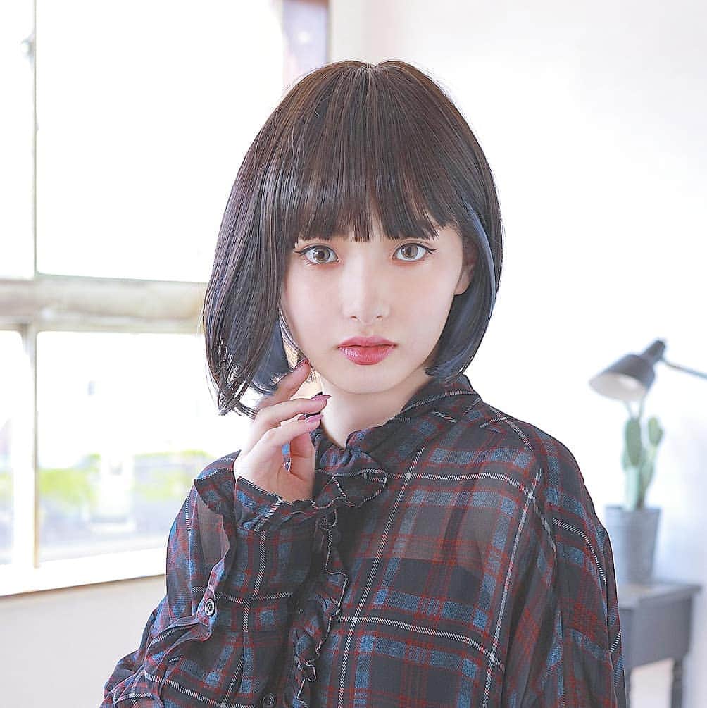 ウィッグとエクステのプリシラさんのインスタグラム写真 - (ウィッグとエクステのプリシラInstagram)「好評発売中の新作♡  10月売れ筋ランキングにもランクインしていた【A-703モアシルキーボブ】 遊びゴコロ溢れるインナーカラー2種類がおすすめです✨ BLUEorPLUM？？ シンプルな中にもエッジの効いたニュアンスカラーです。  #prisila#wig#prisilawig#プリシラ#ウィッグ#プリシラウィッグ#ボブ#ボブアレンジ#インナーカラー#メッシュカラー#外国人風#外国人風カラー#外国人風ヘアー#bob#ストレートボブ#黒髪ボブ#ぱっつん前髪#ヘアスタイル#ヘアアレンジ#スタイリング#新色#かつら」11月2日 15時15分 - prisilawig