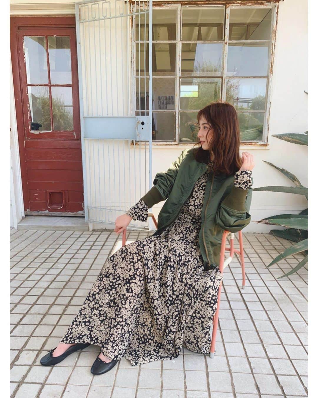 佐々木希さんのインスタグラム写真 - (佐々木希Instagram)「お気に入りのMA-1。 裏地は中綿が入ったキルティングなので暖かいです。 中にワンピースを着るのも良し、メンズライクにパンツを合わせるのも良しで、最近はこのMA-1をよく着ています。  #iNtimite」11月2日 15時18分 - nozomisasaki_official