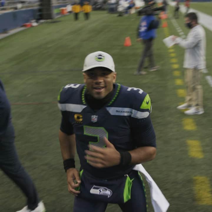 ラッセル・ウィルソンのインスタグラム：「1-0!! #GoHawks」