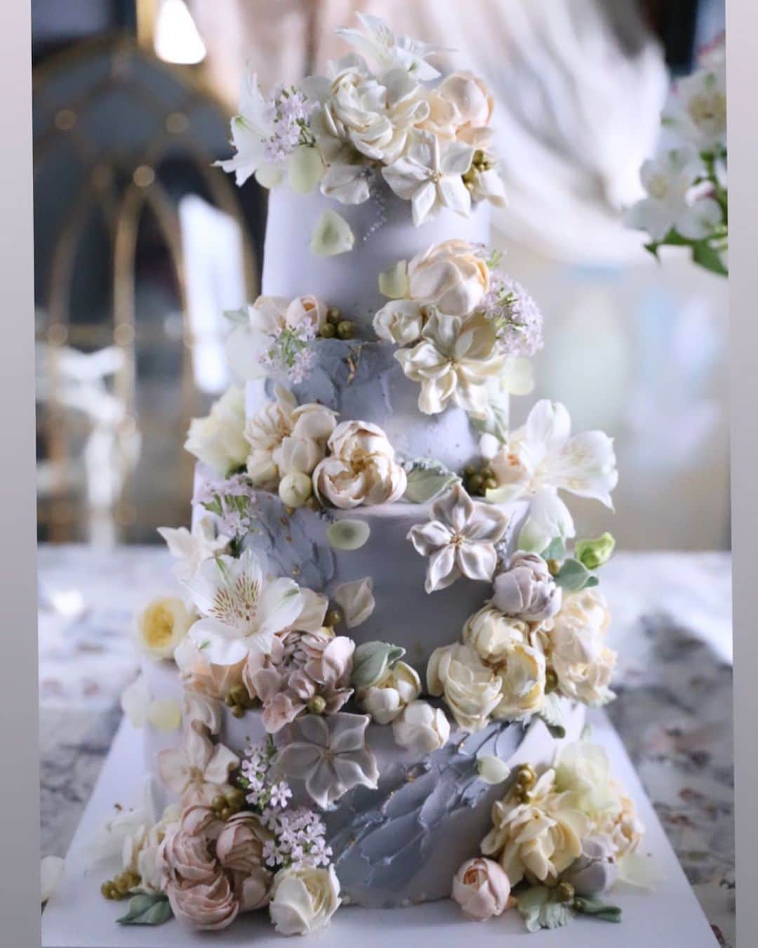 청담 수케이크 (atelier soo)さんのインスタグラム写真 - (청담 수케이크 (atelier soo)Instagram)「ㅡ White chocolate cream Wedding soo ⚜️ ㅡ #flower #cake #flowercake #partycake #birthday #bouquet #buttercream #baking #wilton #weddingcake ㅡ www.soocake.com vkscl_energy@naver.com」11月2日 9時59分 - soocake_ully