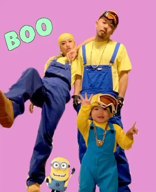 SONNYのインスタグラム：「Trick or Treat🎃 It’s The Three Minioneers 💛💙 #Minions」