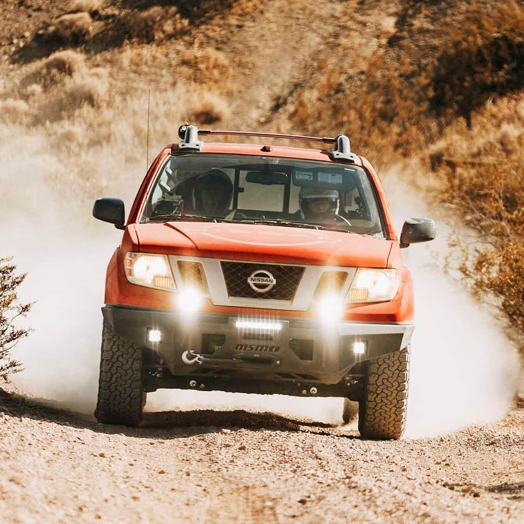 のインスタグラム：「They don’t call it the “Wild West” for nothing. #NissanFrontier #RebelleRally」