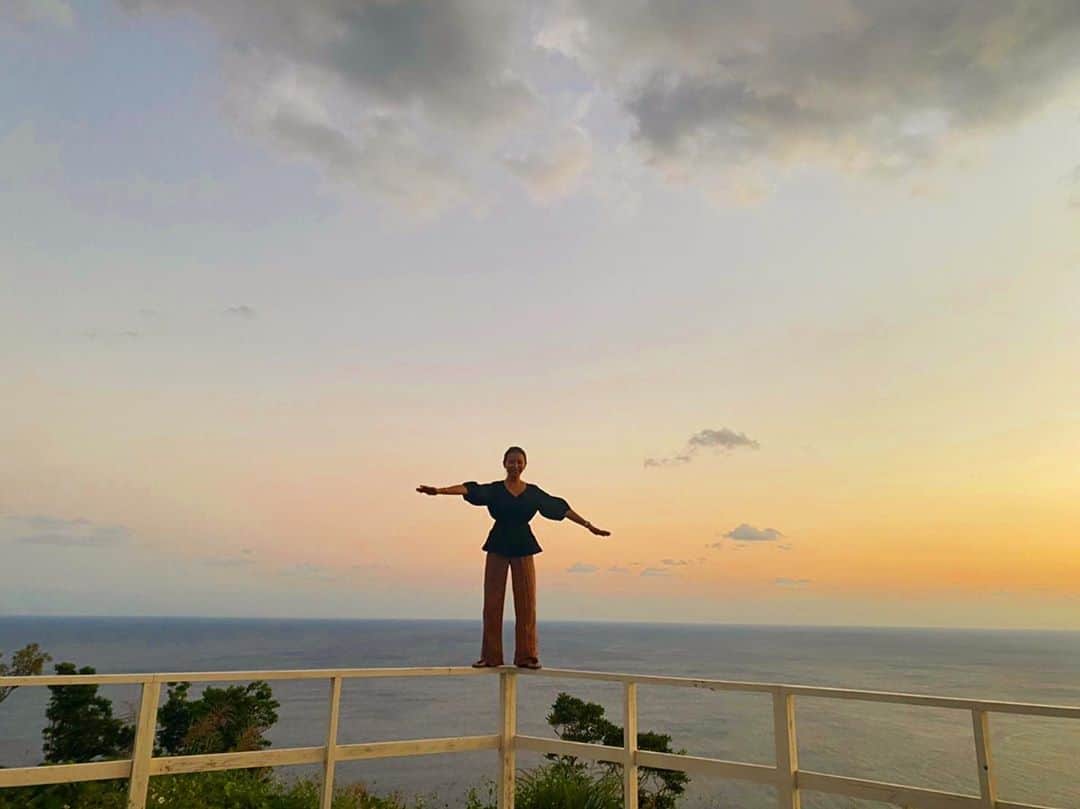 大田明奈さんのインスタグラム写真 - (大田明奈Instagram)「@明神崎展望台 ヨガマット持って登ったのに着いたときにはヘトヘトでヨガマットを開く事は無かった、、、」11月2日 10時28分 - moreakee