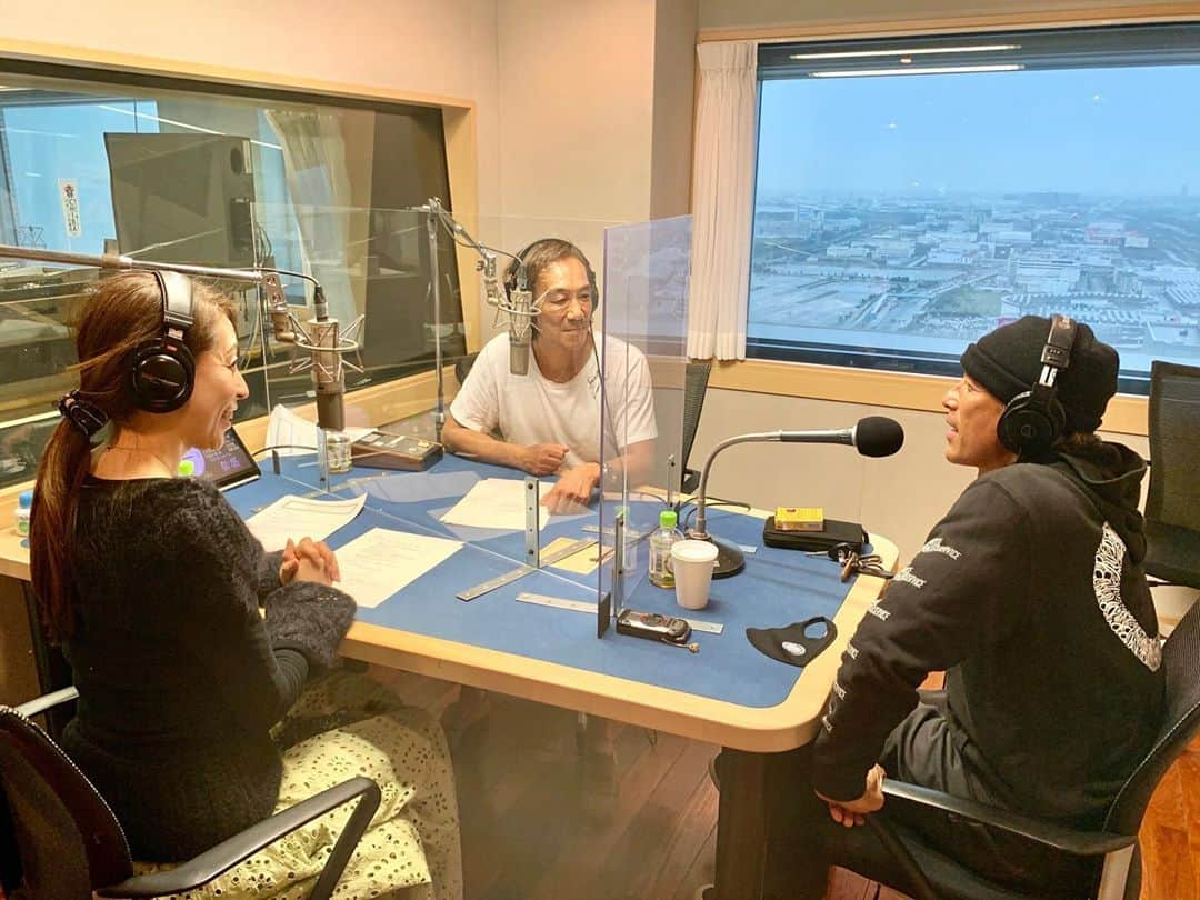 北紺守彦さんのインスタグラム写真 - (北紺守彦Instagram)「bay fm78 The Bridge 〜mid night salon〜  昨日の池澤智さんの話 とても為になる話で まるでLMのようでした😊  昨日の放送 印象に残った教訓 キタコン ポイント❣️ 「人生 誰と出会うか 何に出会うか」  さて来週は 俳優の真木蔵人くんがゲストです  家族 サーフィン 仕事 色んな話が🎤楽しみです  --------------------------- 『The Bridge  〜midnight salon〜』  Bayfm 78.0 にて 毎週日曜日 深夜24:30〜25:00 ON AIR！！！  北紺守彦パーソナリティーラジオ番組 The Bridge〜mid night salon〜 Instagramアカウント： @thebridge.salon  radiko.jp のリンクから http://radiko.jp/  番組名を検索してください📻  こちらのサイトからラジコで聴けます アーカイブも1週間残ります ---------------------------  #真木蔵人  #俳優　 #サーファー  #ラッパー  #映画監督  #映像制作  #友人  #マイク真木　 #前田美波里」11月2日 10時29分 - morihiko.kitakon