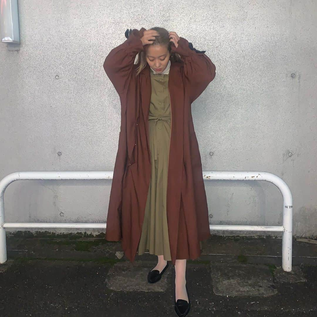 萩原舞さんのインスタグラム写真 - (萩原舞Instagram)「早速、 @bitm_official の frill neck PAJAMA dress を合わせてきてみた∮ (この間のインスタライブのコーデも載ってるよん)  みんなのところにも着々と 届いているかなぁ？❤︎  色々なコーデで合わせてみてネェ💕」11月2日 10時45分 - mai_hagiwara_22462