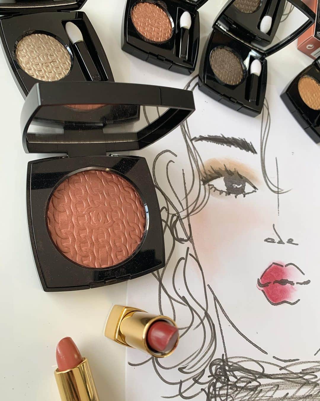 久保雄司のインスタグラム：「オンラインサロン 【kuboさんのスナック】 限定配信 スナックLIVE CHANEL 2020 HOLIDAY レビューしました🎅🏻🎄  #クボユウジ #オンラインサロン #kuboさんのスナック #プロフィールのLINKから #ご入会できます #いつでもウェルカム #アーカイブのこしてます」