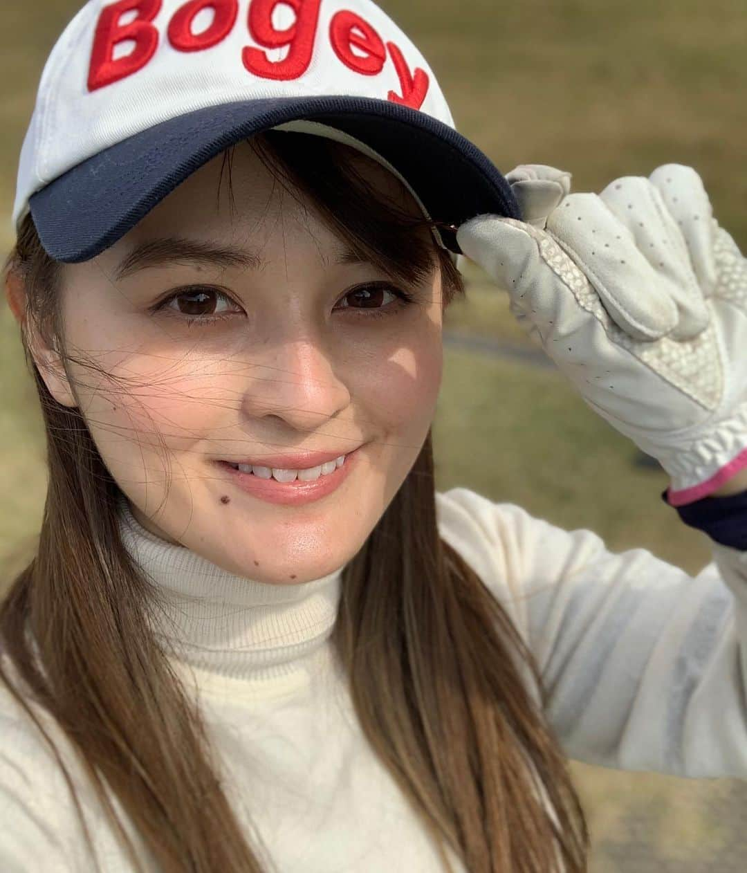 奥山夏織さんのインスタグラム写真 - (奥山夏織Instagram)「秋ゴルフがそろそろ冬ゴルフへ🏌️‍♀️✨今ほんとちょうどいい季節だから前日急遽決めて行くことがよくあります😂 ・ 今回は何回も行ったことがある#ミッションヒルズ に🏌️‍♀️相変わらず高低差があって山登りもありの谷越えなど笑 ・ スコアは聞かないで🙈💓 ・・・ #ゴルフウェア #ゴルフウェアコーデ #golf #golf女子 #golfcoordinate #golfwear #ゴルフ女子 #ゴルフ女子コーデ #ゴルフ#ゴルフ日和 #ゴルフ好きな人と繋がりたい #🏌️‍♂️‍♀️ #⛳️ #ちゃぉりgolf #インスタゴルフ #インスタゴルフ女子」11月2日 11時01分 - okuyama_kaori