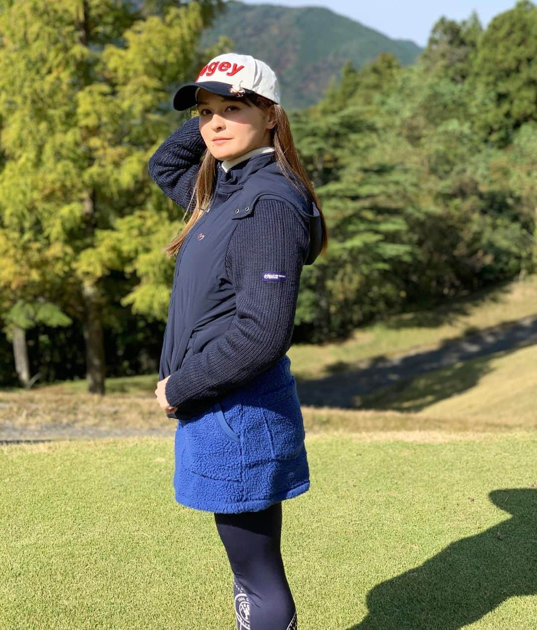 奥山夏織さんのインスタグラム写真 - (奥山夏織Instagram)「秋ゴルフがそろそろ冬ゴルフへ🏌️‍♀️✨今ほんとちょうどいい季節だから前日急遽決めて行くことがよくあります😂 ・ 今回は何回も行ったことがある#ミッションヒルズ に🏌️‍♀️相変わらず高低差があって山登りもありの谷越えなど笑 ・ スコアは聞かないで🙈💓 ・・・ #ゴルフウェア #ゴルフウェアコーデ #golf #golf女子 #golfcoordinate #golfwear #ゴルフ女子 #ゴルフ女子コーデ #ゴルフ#ゴルフ日和 #ゴルフ好きな人と繋がりたい #🏌️‍♂️‍♀️ #⛳️ #ちゃぉりgolf #インスタゴルフ #インスタゴルフ女子」11月2日 11時01分 - okuyama_kaori