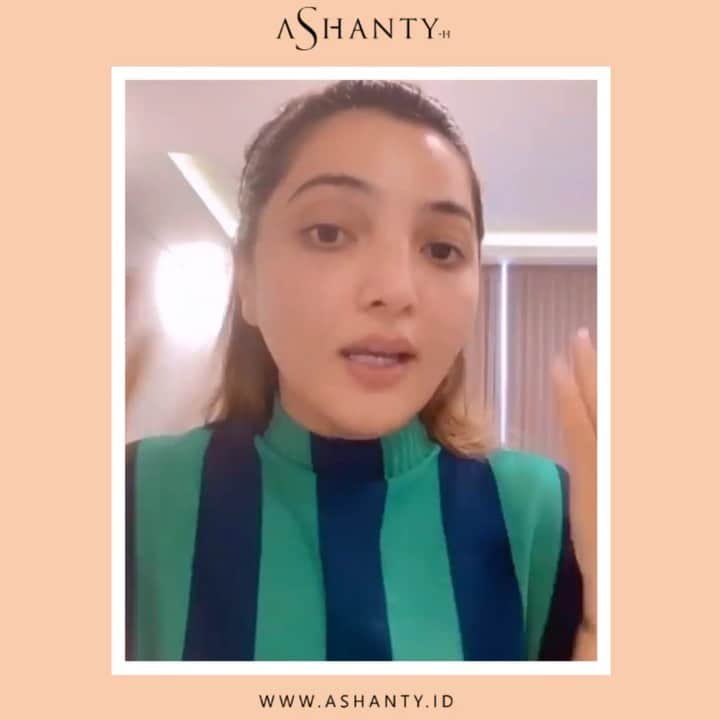 ASHANTY BEAUTY CREAM OFFICIALのインスタグラム：「Skincare routine ✨  Bunda Ashanty selalu melindungi kulit wajah dari paparan sinar matahari langsung, salah satunya dengan rutin menggunakan Day Cream by @ashantyid 🌸  Day Cream by @ashantyid sudah mengandung spf sehingga mampu melindungi kulit wajah dari paparan sinar matahari dan dapat juga berfungsi sebagai alas bedak 🌸  _____________________________ Informasi dan pemesanan  Ashanty Beauty Cream Chat Via WA : WA: 081293823950 WA: 081287388885 WA: 087778489900 WA: 085781140354 ⚡️ Fast Respons Click Link On Bio Instagram @ashantyid ❣️ ______________________________ #ashantybeautycream #creamashanty #skincareashanty #skincare #skincareartis #skincarelokal #creamwajah #creamperawatanwajah #obatjerawat #jerawat #kosmetik #krimwajah #creamwajah #whiteningcream #ashantyid #ashanty」