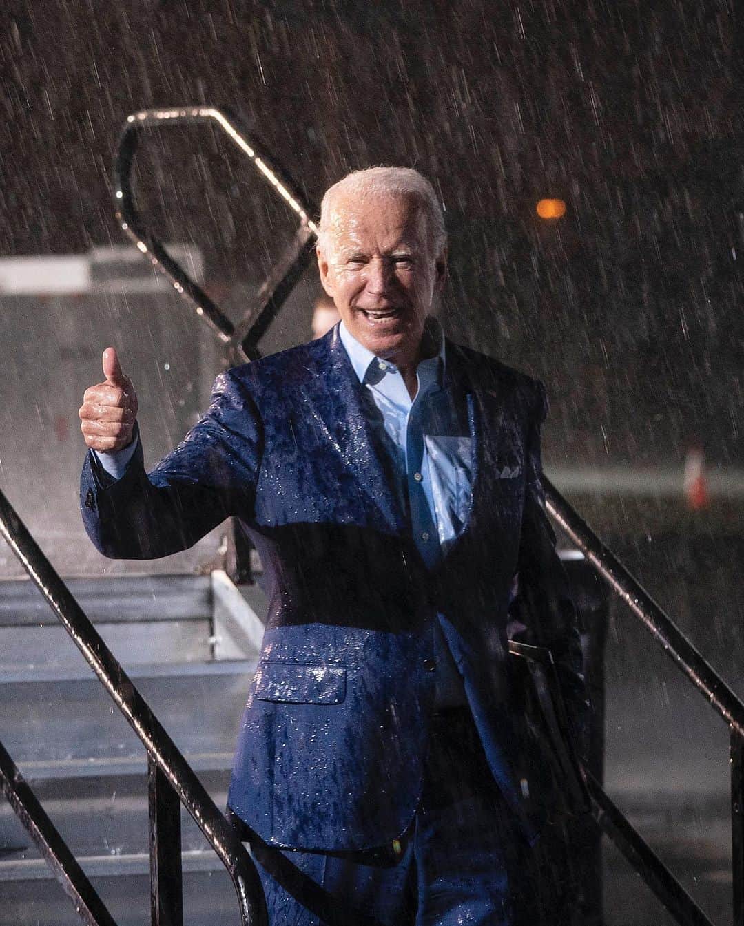 Just Jaredさんのインスタグラム写真 - (Just JaredInstagram)「Donald Trump complained about the cold weather at his rally today and made this face while just days ago, Joe Biden didn’t appear to be bothered by the pouring rain at his rally. Tap this photo at the LINK IN BIO for all the pics from the two rallies. #DonaldTrump #JoeBiden Photos: Getty」11月2日 11時20分 - justjared