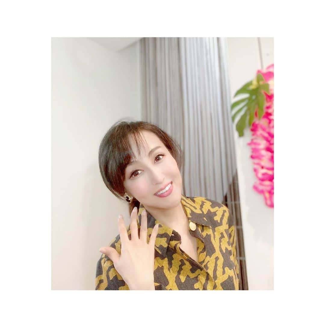 立見里歌さんのインスタグラム写真 - (立見里歌Instagram)「📩毎日の何気ない幸せを増やしていきたい。 ・ ⚜️「集中保湿ケアキャンペーン」 【キャンペーン販売店】 #むぎごころ　→楽天店、Amazon店、Yahoo店、他 #自然食品ff 広尾店→東京広尾駅すぐ #msstyle表参道→表参道駅中 #特別価格 #数量限定 限定店にて展開 ※無くなり次第終了 ⚜️ #集中保湿ケア  . https://www.la-ipolani.com/ 天然 #ダマスクローズ  の芳醇な香り . 🌹 #イポラニローション #発酵 ローションで無添加 #植物性　 #イポラニ目元口元用クリーム  #幹細胞エキス #ホホバオイル 他多数のリッチな成分　 #目元　#口元　#リップクリーム　#フェイスクリーム　として使えます。 ---------------------- ---------------------- #敏感肌 ‪#男性 🆗 #baby 🆗 #無添加 #スキンケア  #エイジングケア #美容 ---------------------- ---------------------- 【通常商品販売店】 #自然食品ff  #むぎごころ  #イオンボディ  #アメリカンファーマシー  #pilikai  #女性自身百貨店 #sosiego #felitica」11月2日 11時46分 - riiikaaa15