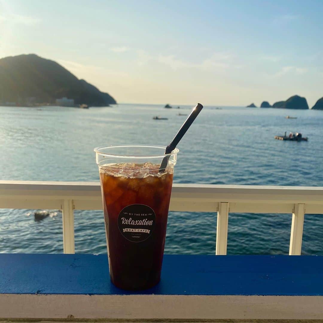 福島和可菜さんのインスタグラム写真 - (福島和可菜Instagram)「🦑セフィアエギングパーティー🦑  でお世話になったボートカフェさんで、 映え写真たくさん撮りました🥰  お店も素敵だし、 ロケーション最高だし、 お料理も飲み物もオシャレで美味しいし、 目の前でイカ釣れるし、（笑）  また行くのが楽しみです✨  9枚目と10枚目の写真🤣🤣🤣（笑）  今日は東京にて、収録でーす😁  #ボートカフェ　さん #素敵 #ありがとうございました #SHIMANO #fishing #セフィア #エギング #パーティー #セフィアエギングパーティー #オンライン #イベント #YouTube #生配信 #生ライブ #Live #感謝 #max #Youtubelive #SHIMANOTV #tv #active #ambassador #オシャレ #カフェ #cafe #映え #写真 #Love #fishing #🎣 #❤️」11月2日 11時48分 - fukushimawakana