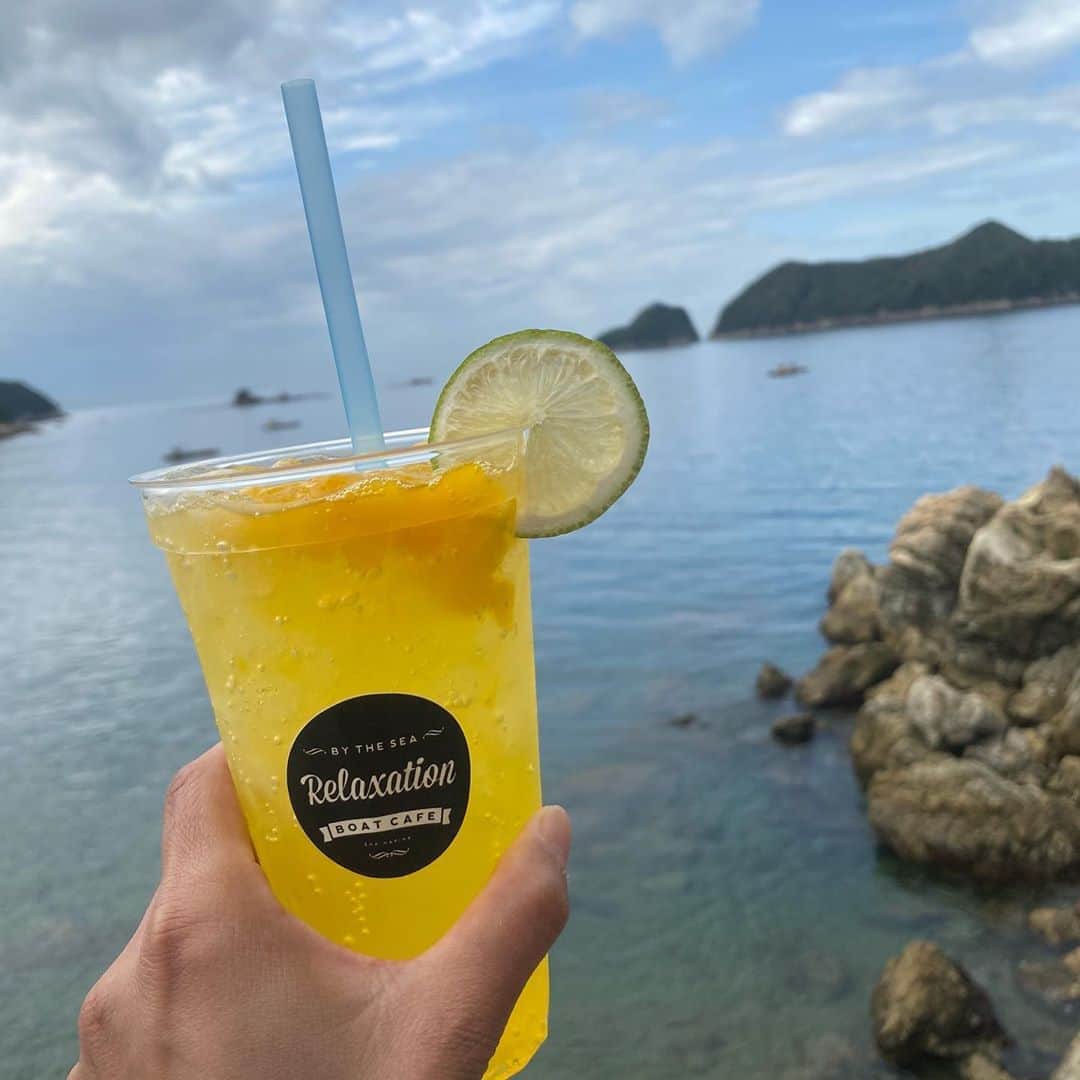 福島和可菜さんのインスタグラム写真 - (福島和可菜Instagram)「🦑セフィアエギングパーティー🦑  でお世話になったボートカフェさんで、 映え写真たくさん撮りました🥰  お店も素敵だし、 ロケーション最高だし、 お料理も飲み物もオシャレで美味しいし、 目の前でイカ釣れるし、（笑）  また行くのが楽しみです✨  9枚目と10枚目の写真🤣🤣🤣（笑）  今日は東京にて、収録でーす😁  #ボートカフェ　さん #素敵 #ありがとうございました #SHIMANO #fishing #セフィア #エギング #パーティー #セフィアエギングパーティー #オンライン #イベント #YouTube #生配信 #生ライブ #Live #感謝 #max #Youtubelive #SHIMANOTV #tv #active #ambassador #オシャレ #カフェ #cafe #映え #写真 #Love #fishing #🎣 #❤️」11月2日 11時48分 - fukushimawakana