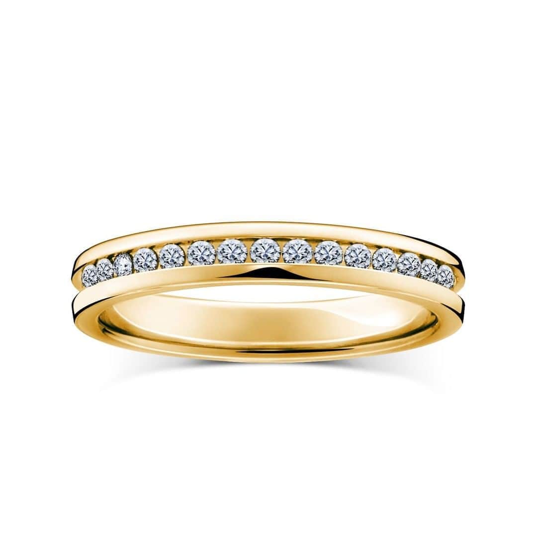 ラザール ダイヤモンド ブティック公式 | 婚約・結婚指輪さんのインスタグラム写真 - (ラザール ダイヤモンド ブティック公式 | 婚約・結婚指輪Instagram)「世界有数のダイヤモンドカッターズブランド「ラザール ダイヤモンド」。100 年を超える歴史とアイディアルメイク、NY の美意識から生まれる“The World's Most Beautiful Diamond®”その至高の輝きを永遠の愛に。」11月2日 12時00分 - lazarediamond_boutique