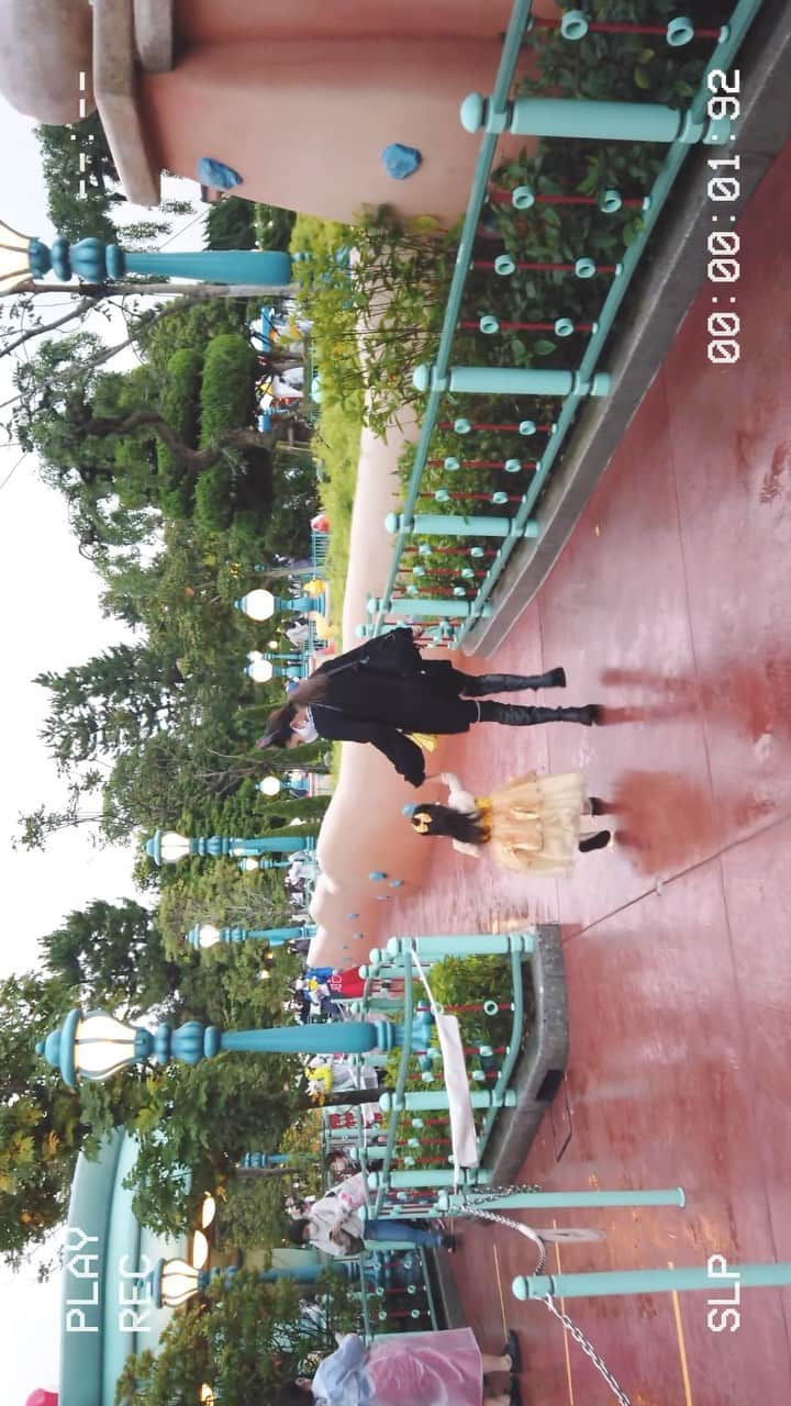 のインスタグラム：「#vllo #動画編集 #動画編集アプリ #ブロ  @vllo_official 様とのタイアップです 動画編集アプリVLLOを使ってVLOGを作ってみました！ いつもはPCで編集しているけど今回はオールスマホで🤳🏽 BGMもアップテンポからチル系まであるし フィルターやスタンプの種類が豊富で動画が楽しくなるコンテンツが沢山でした！ やはりこれからは動画の時代だから気軽にできてかなりオススメです✨」