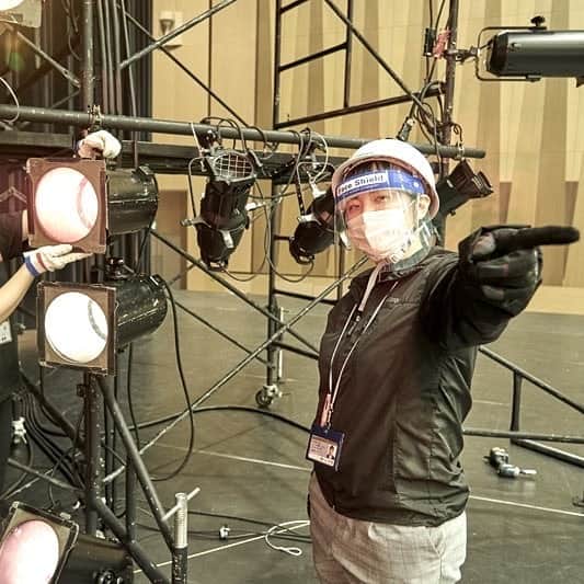 日本工学院さんのインスタグラム写真 - (日本工学院Instagram)「コンサート・イベント科の学生が機材セッティングしているときの様子です❗ . リハーサル＆本番に向け、舞台の照明をセットしています🔦 . . 「#日本工学院」をチェック！！ 学生が投稿したリアルな日常風景を見ることができますよ！ . . #nihonkogakuin #専門学校 #日本工学院八王子専門学校 #日本工学院専門学校 #教職員投稿写真 #コンサートイベント科 #若きつくりびと #ライブ制作 #音響 #照明 #PA #メディア #エンターテインメント #音楽業界 #音楽 #音楽のある生活 #ライブ #コンサート」11月2日 12時02分 - nihonkogakuin